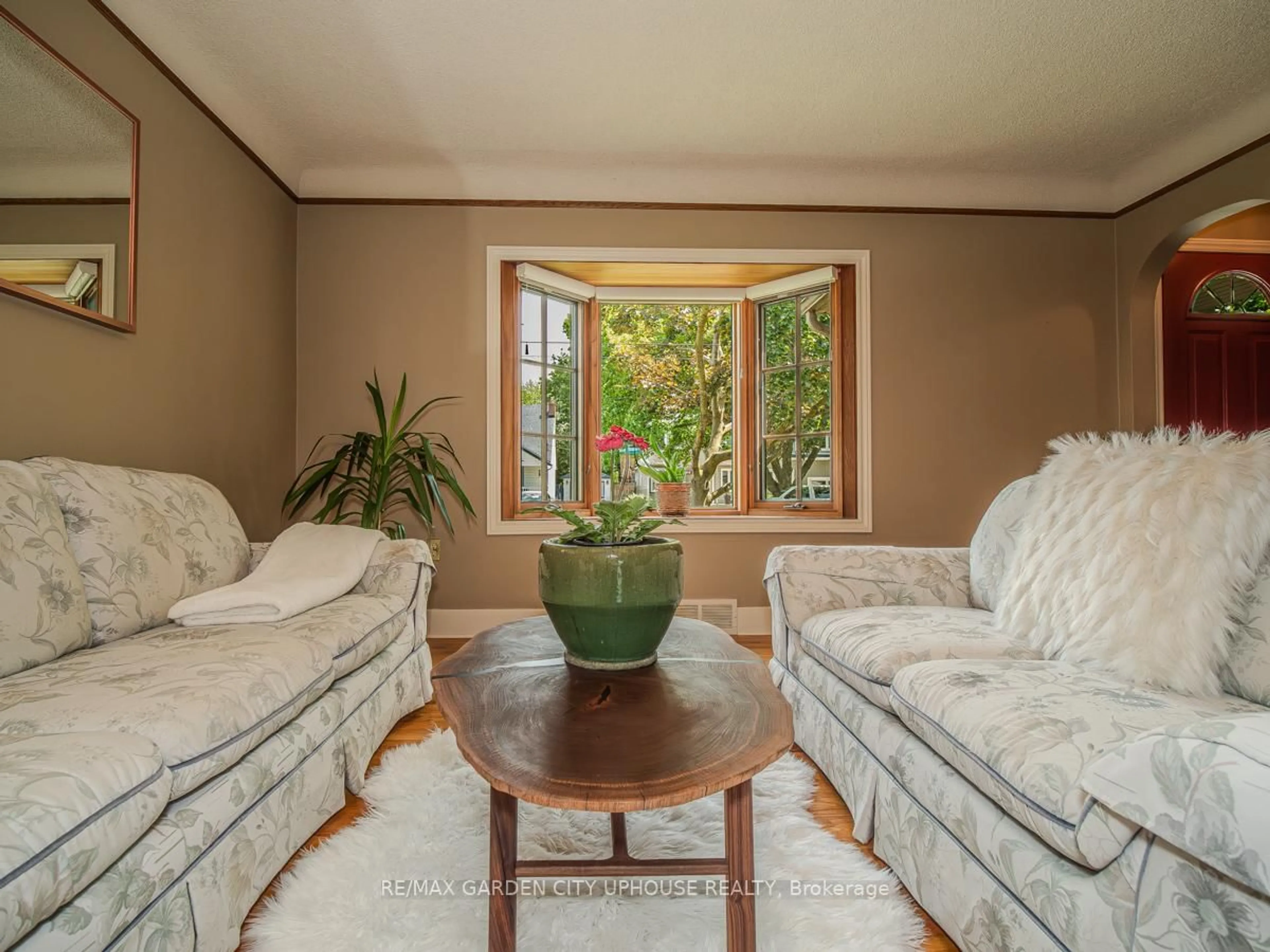 Living room with furniture, unknown for 55 Tecumseh St, St. Catharines Ontario L2M 2M5