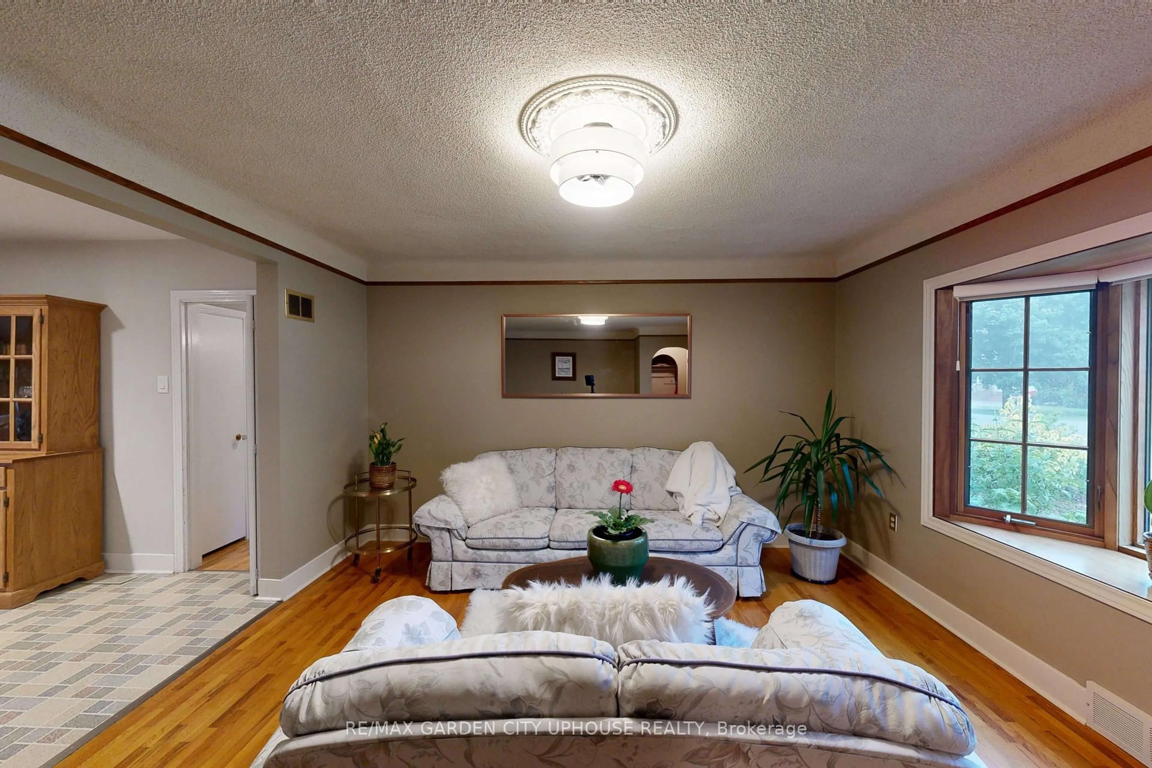 Living room with furniture, unknown for 55 Tecumseh St, St. Catharines Ontario L2M 2M5