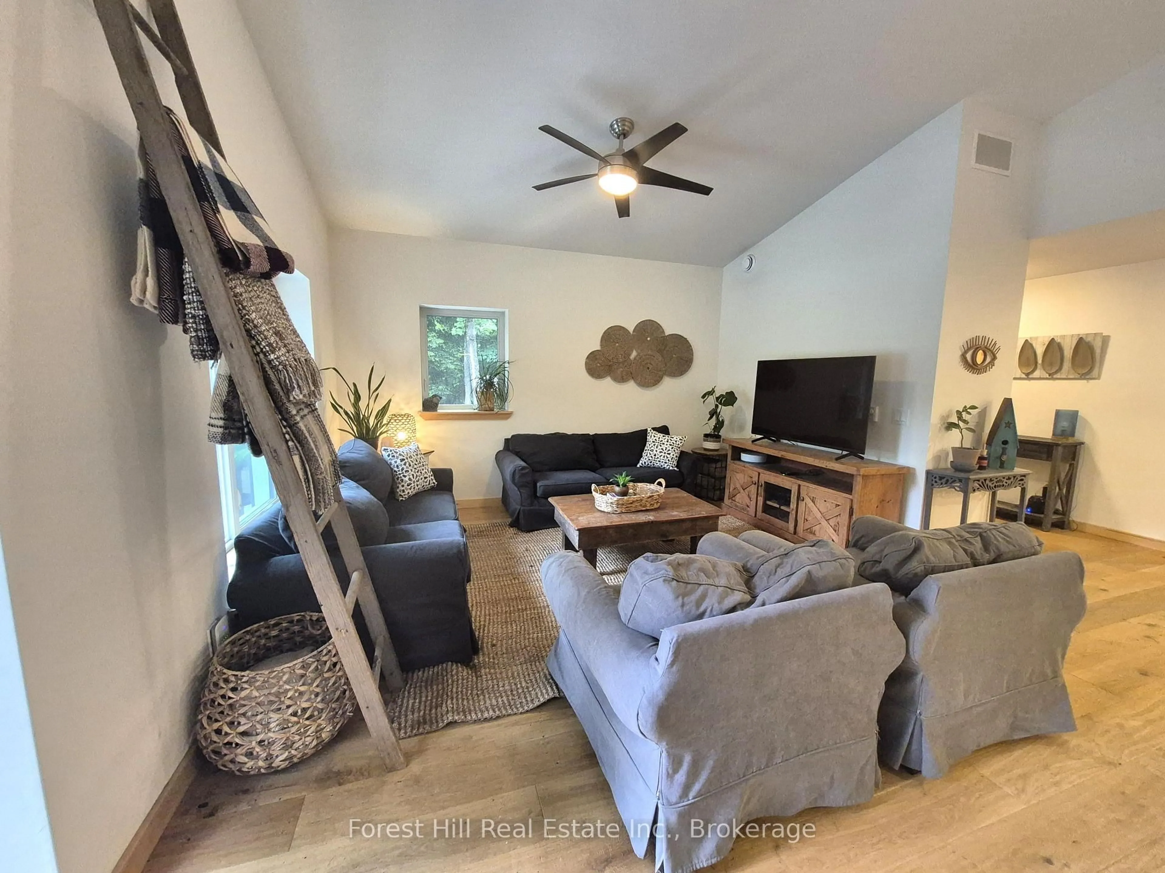 Living room with furniture, unknown for 2776 MUSKOKA RD 117 Rd, Lake of Bays Ontario P0B 1A0