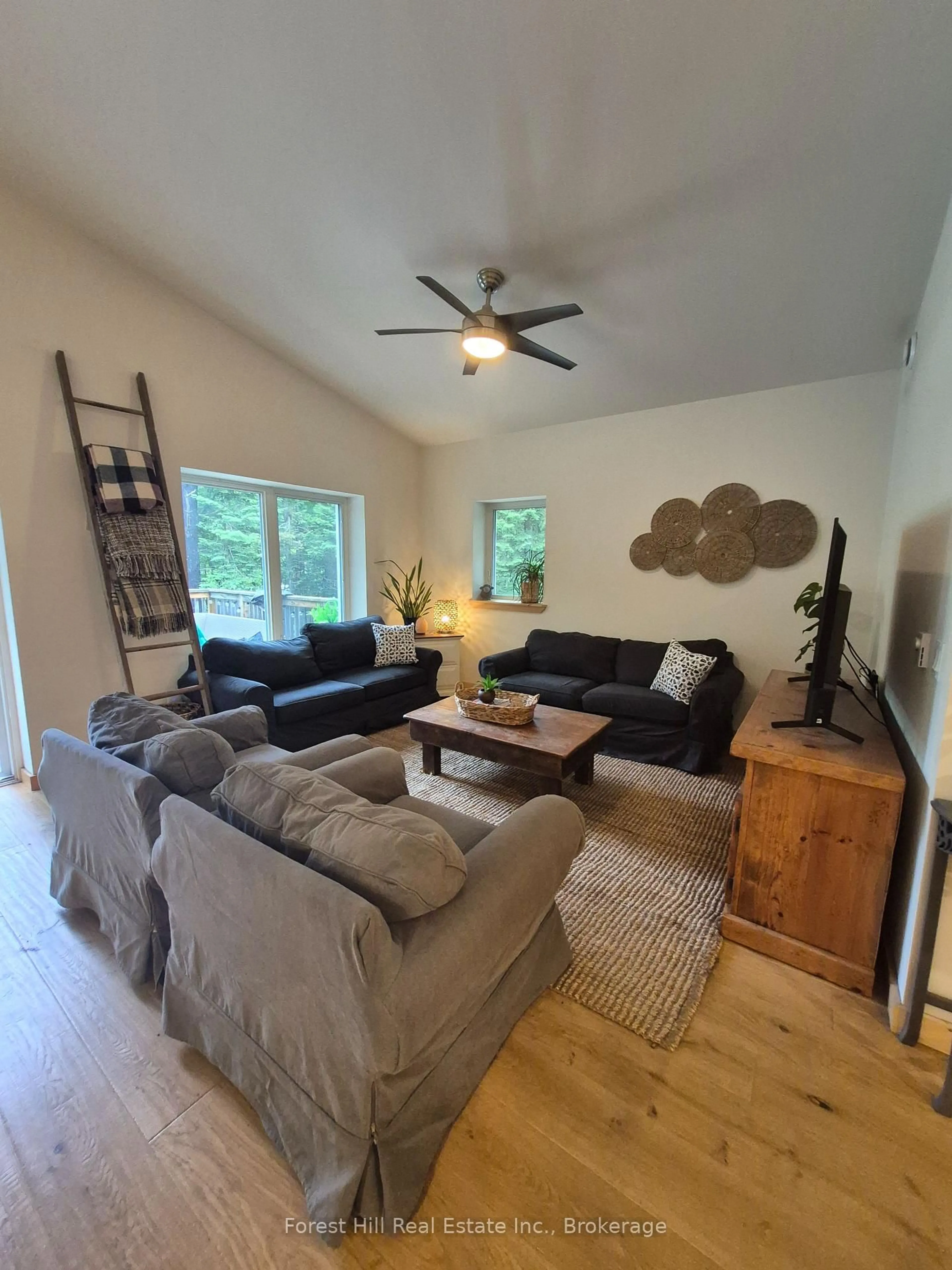 Living room with furniture, wood/laminate floor for 2776 MUSKOKA RD 117 Rd, Lake of Bays Ontario P0B 1A0