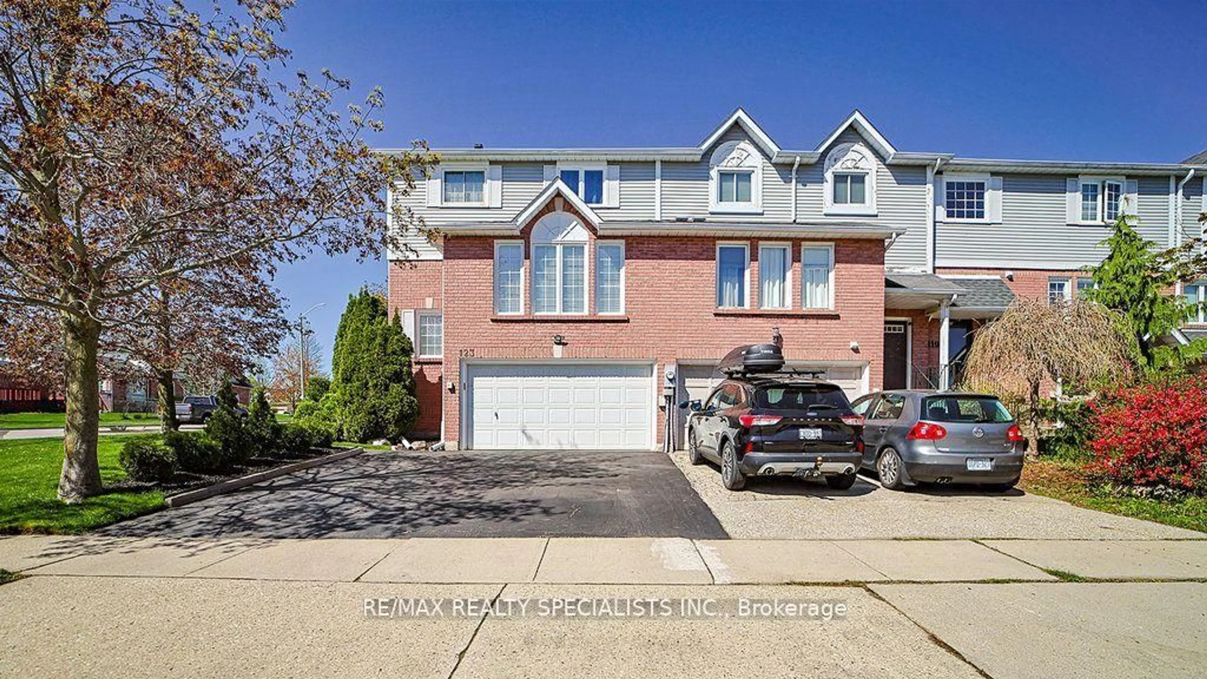 Home with brick exterior material, street for 123 Middlemiss Cres, Cambridge Ontario N1T 1R5