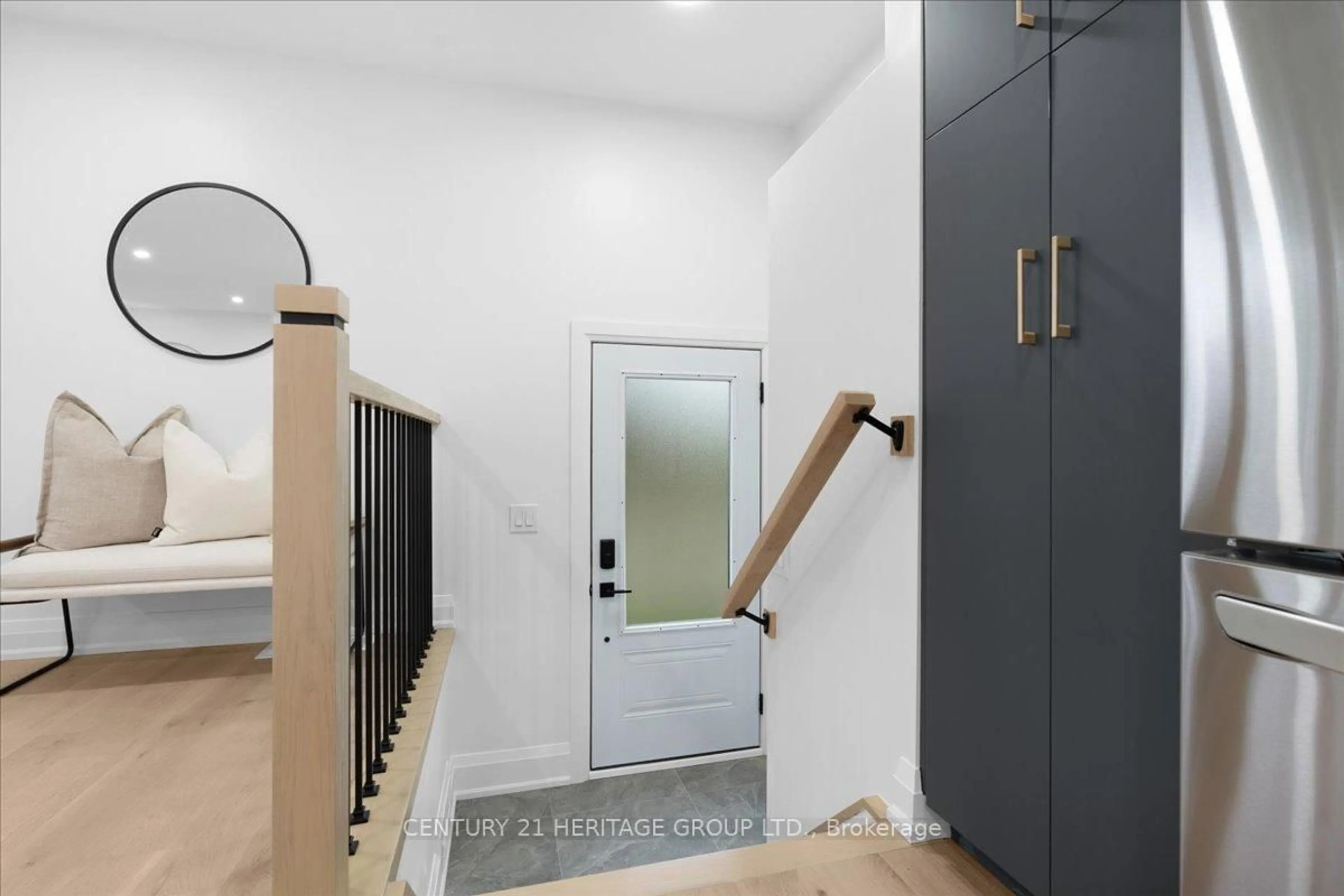 Indoor entryway for 15 Mellenby St, Hamilton Ontario L8J 1E6