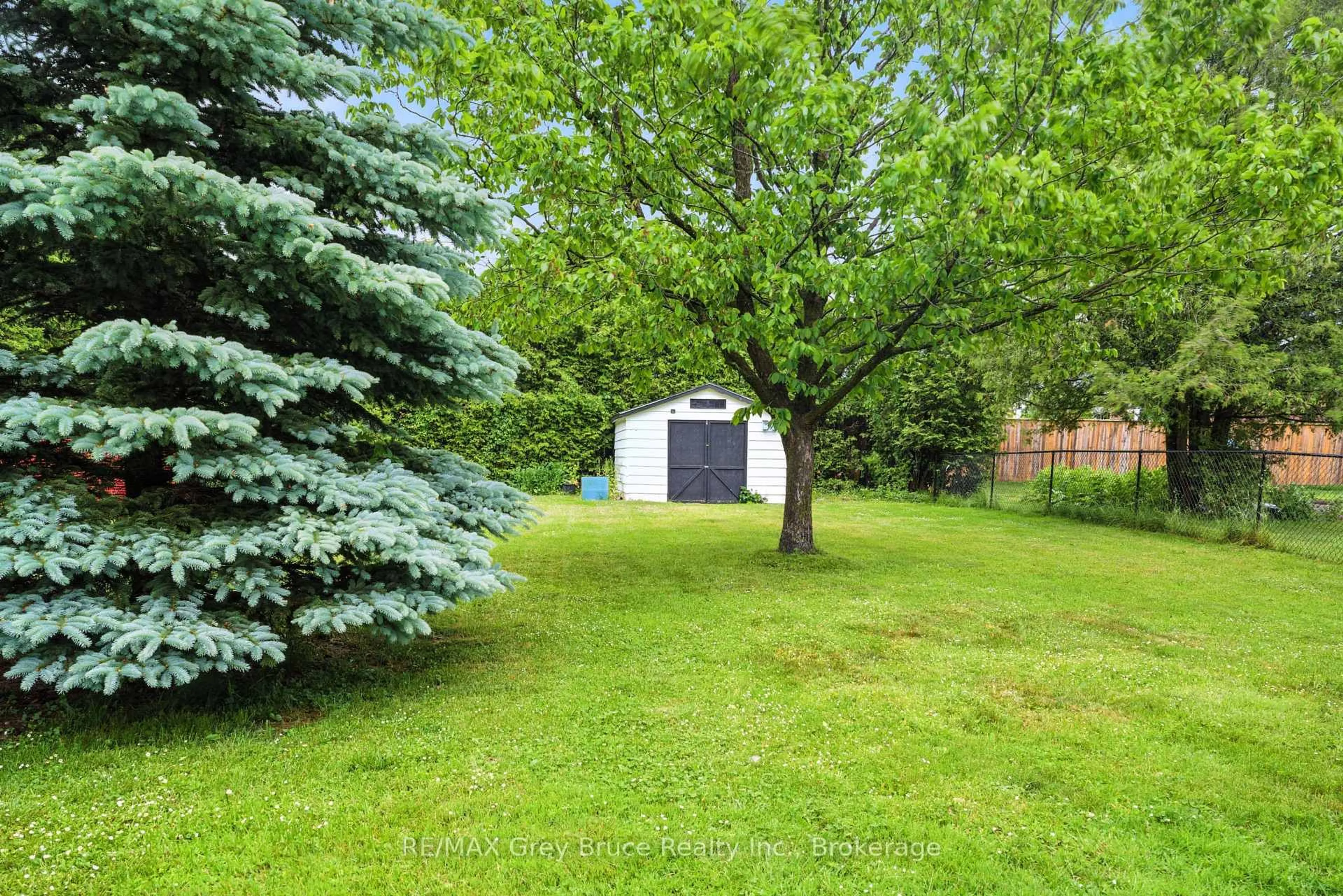 Shed for 1857 6th Ave, Owen Sound Ontario N4K 2W1