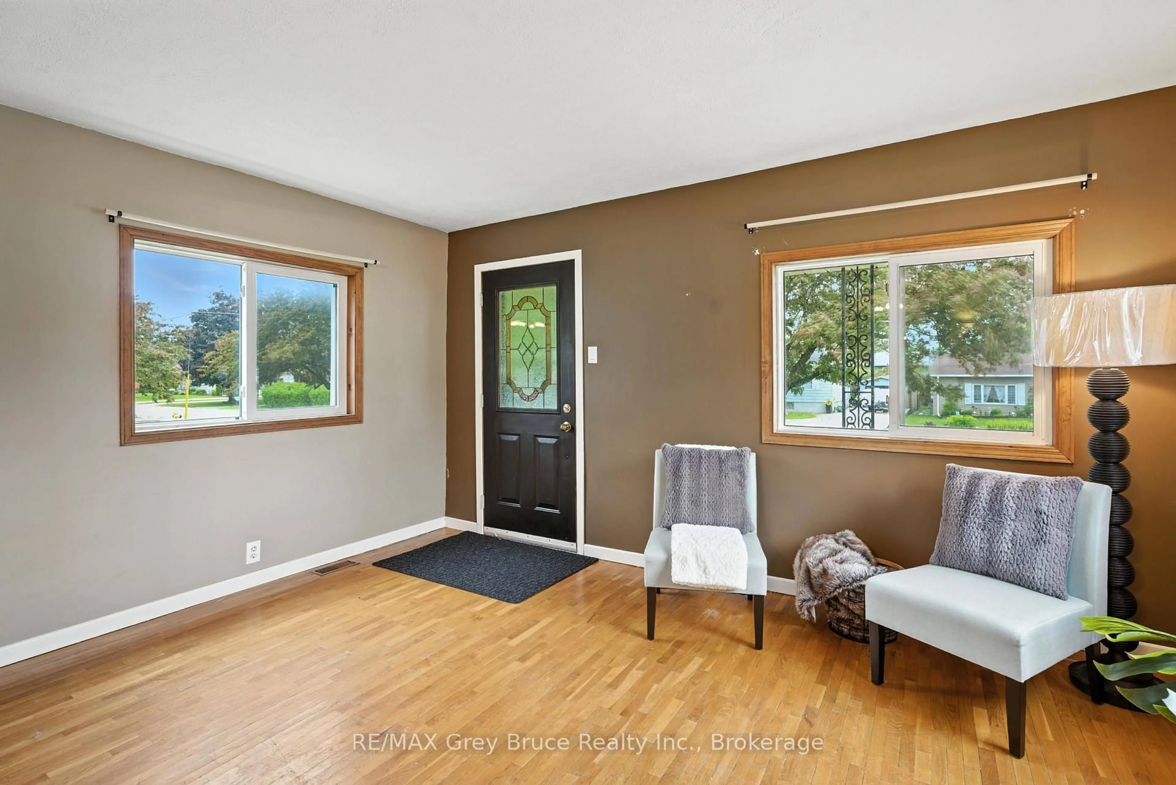 Indoor entryway for 1857 6th Ave, Owen Sound Ontario N4K 2W1