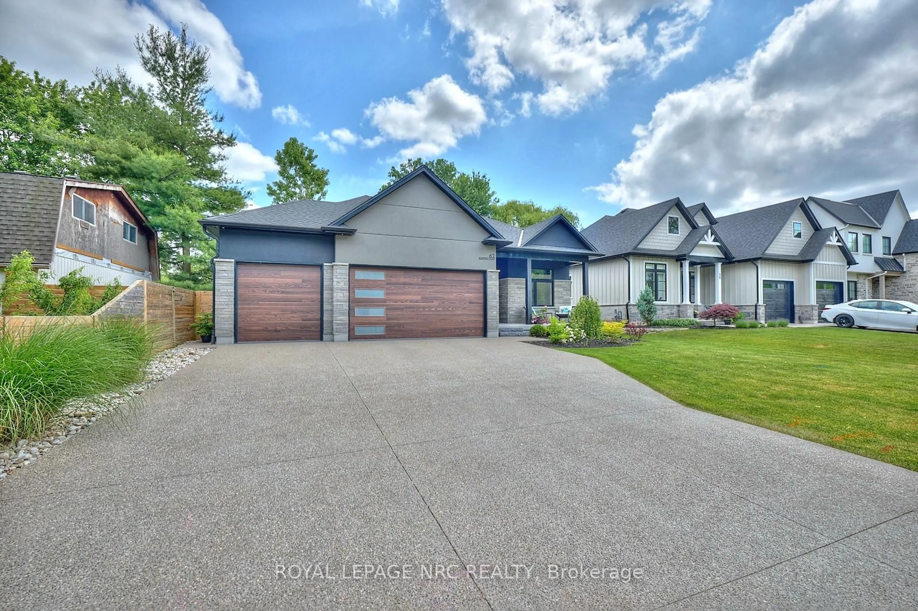A pic from outside/outdoor area/front of a property/back of a property/a pic from drone, street for 62 Bacon Lane, Pelham Ontario L3C 3E6