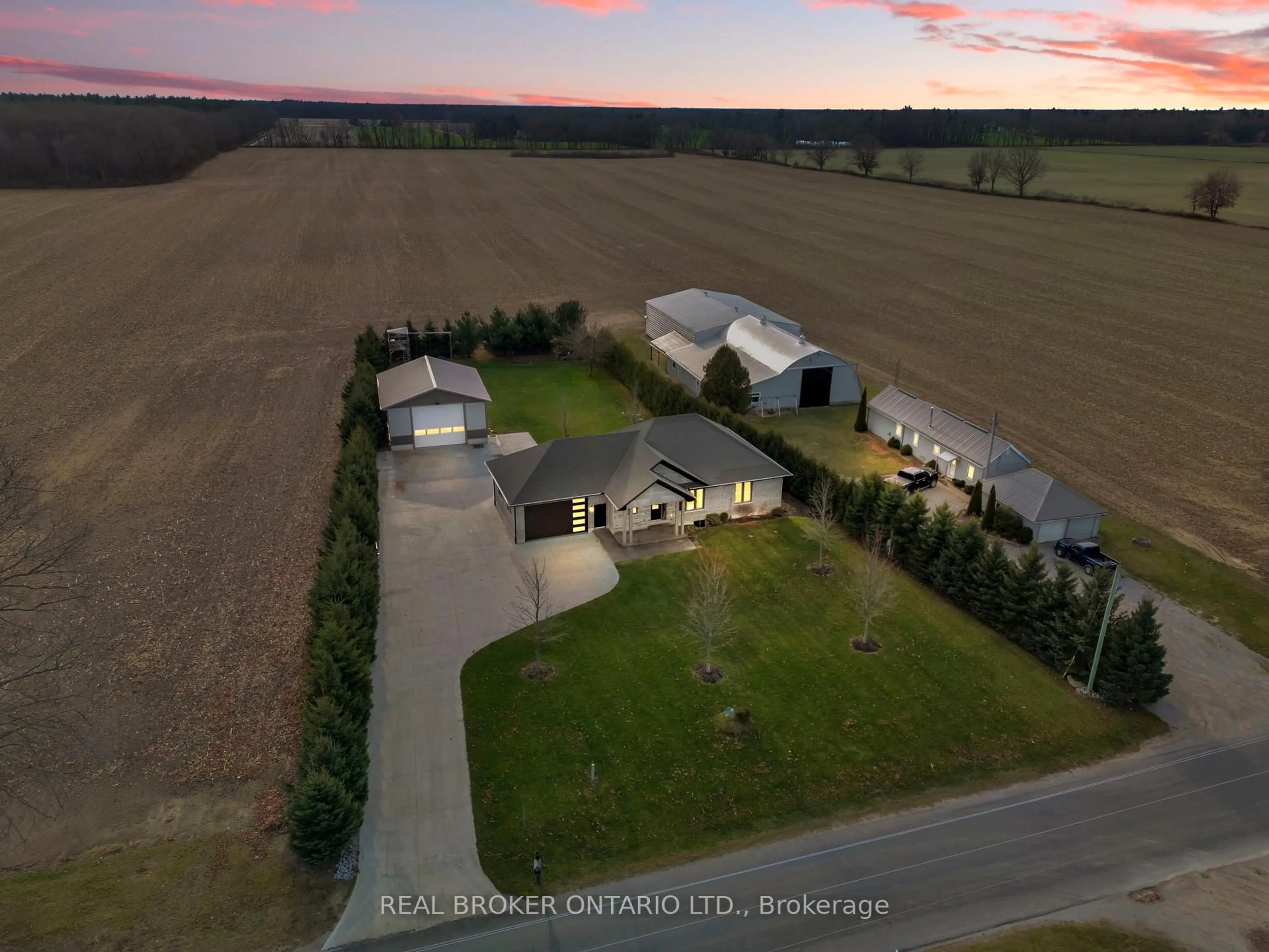 A pic from outside/outdoor area/front of a property/back of a property/a pic from drone, building for 624 12th Concession Rd, Norfolk Ontario N0E 1G0