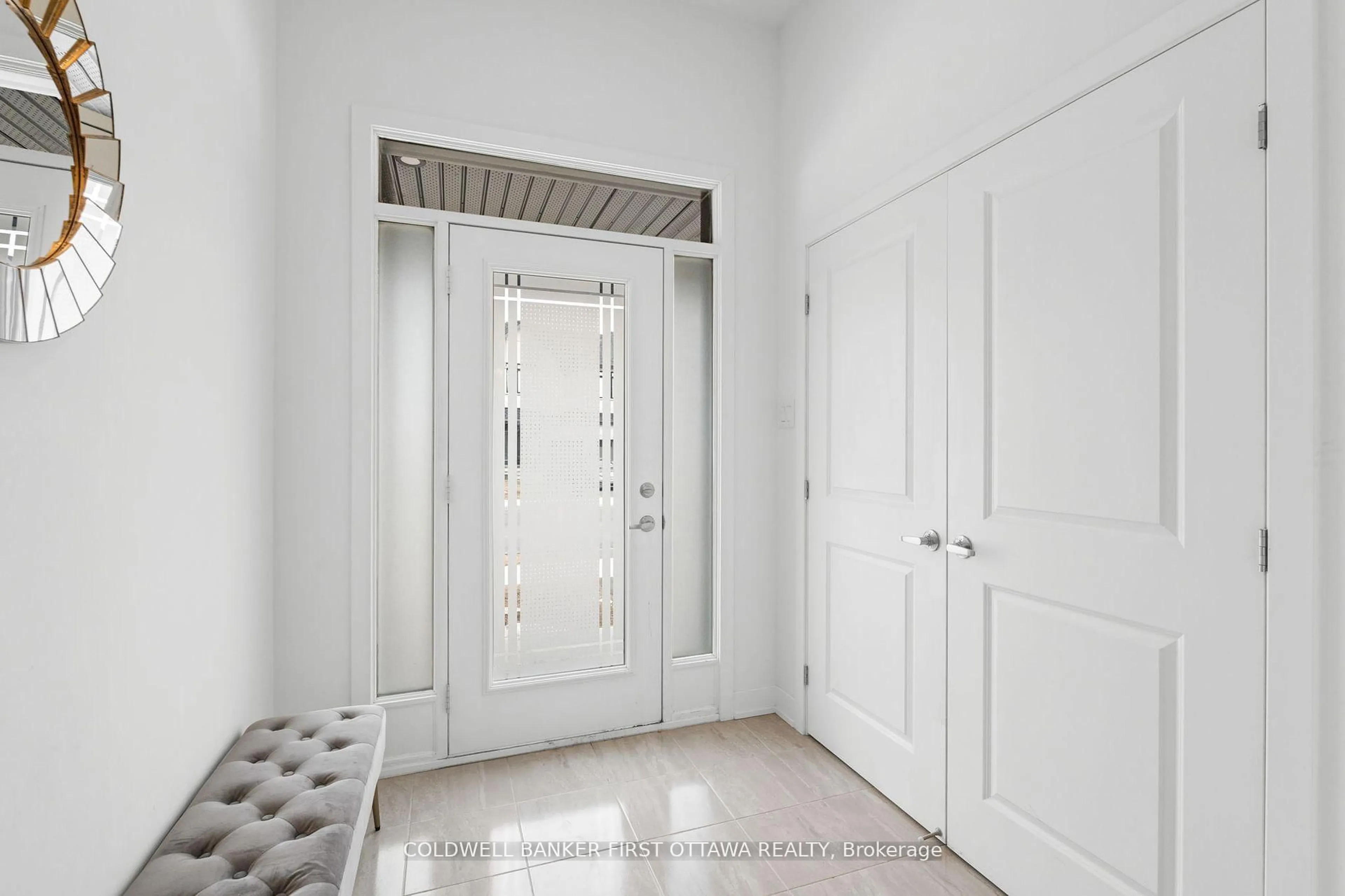 Indoor entryway for 4010 JOCKVALE Rd, Ottawa Ontario K2J 4J7