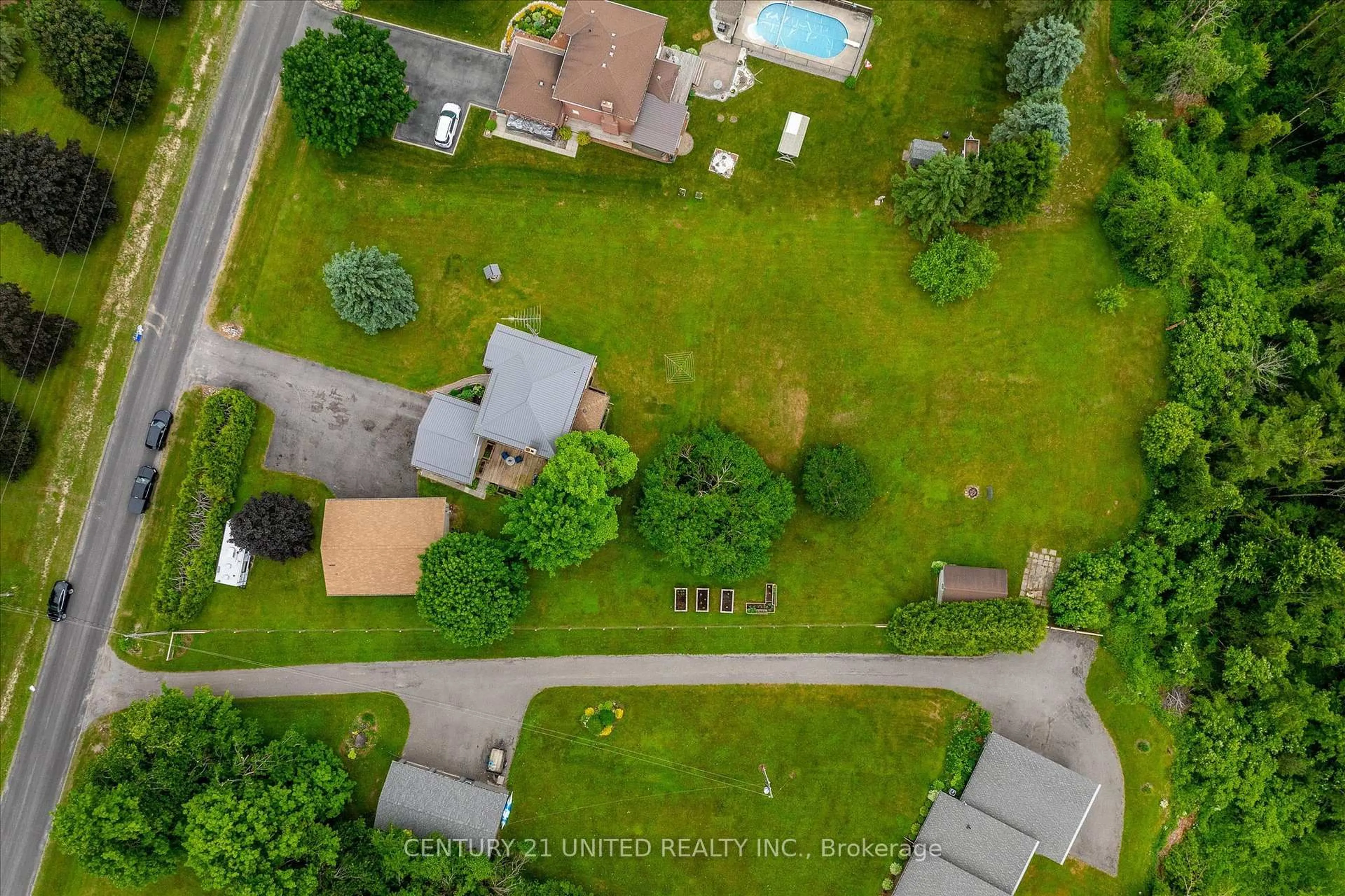 A pic from outside/outdoor area/front of a property/back of a property/a pic from drone, unknown for 44 Valleyview Dr, Cavan Monaghan Ontario L0A 1G0
