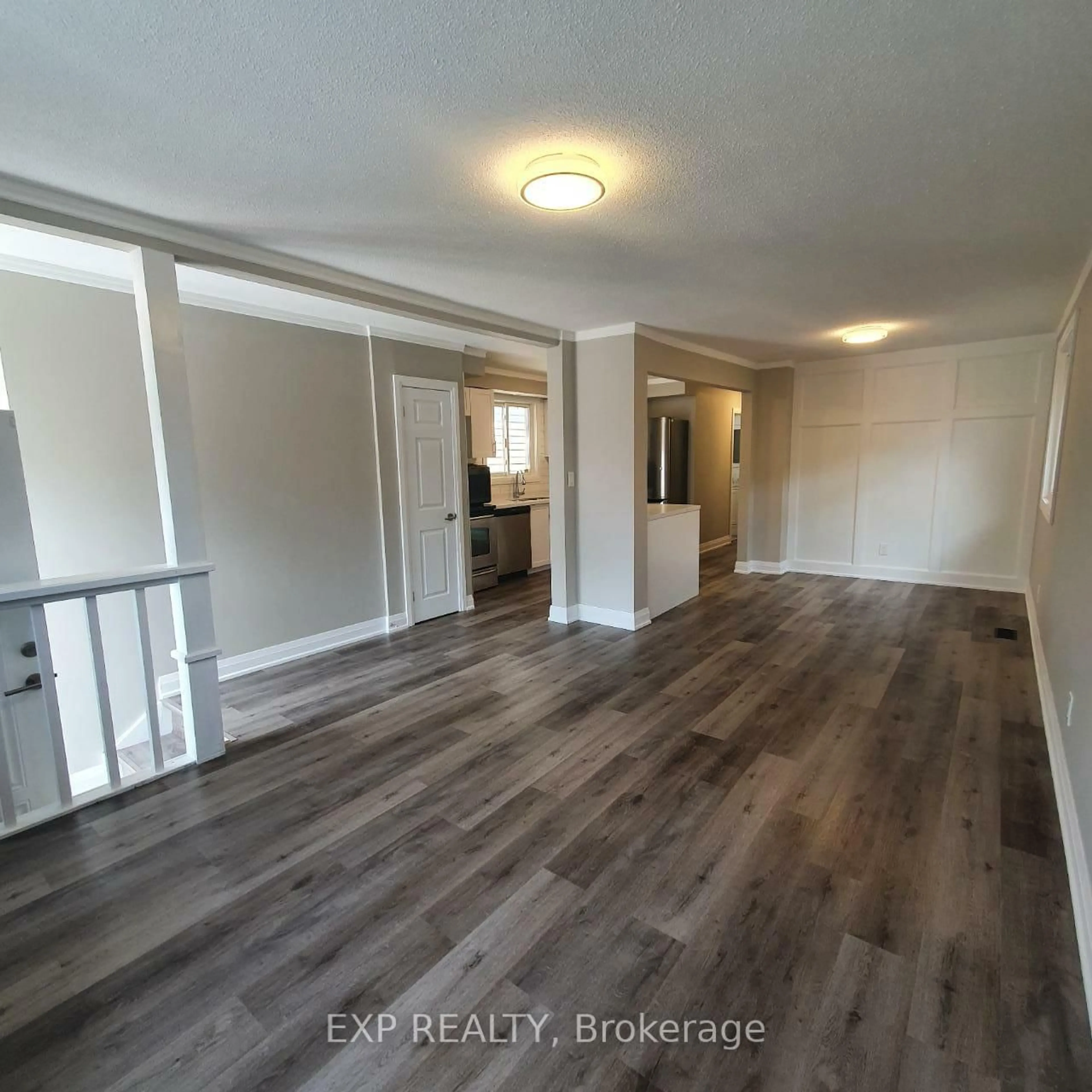 A pic of a room for 101 MCANULTY Blvd, Hamilton Ontario L8H 3H3