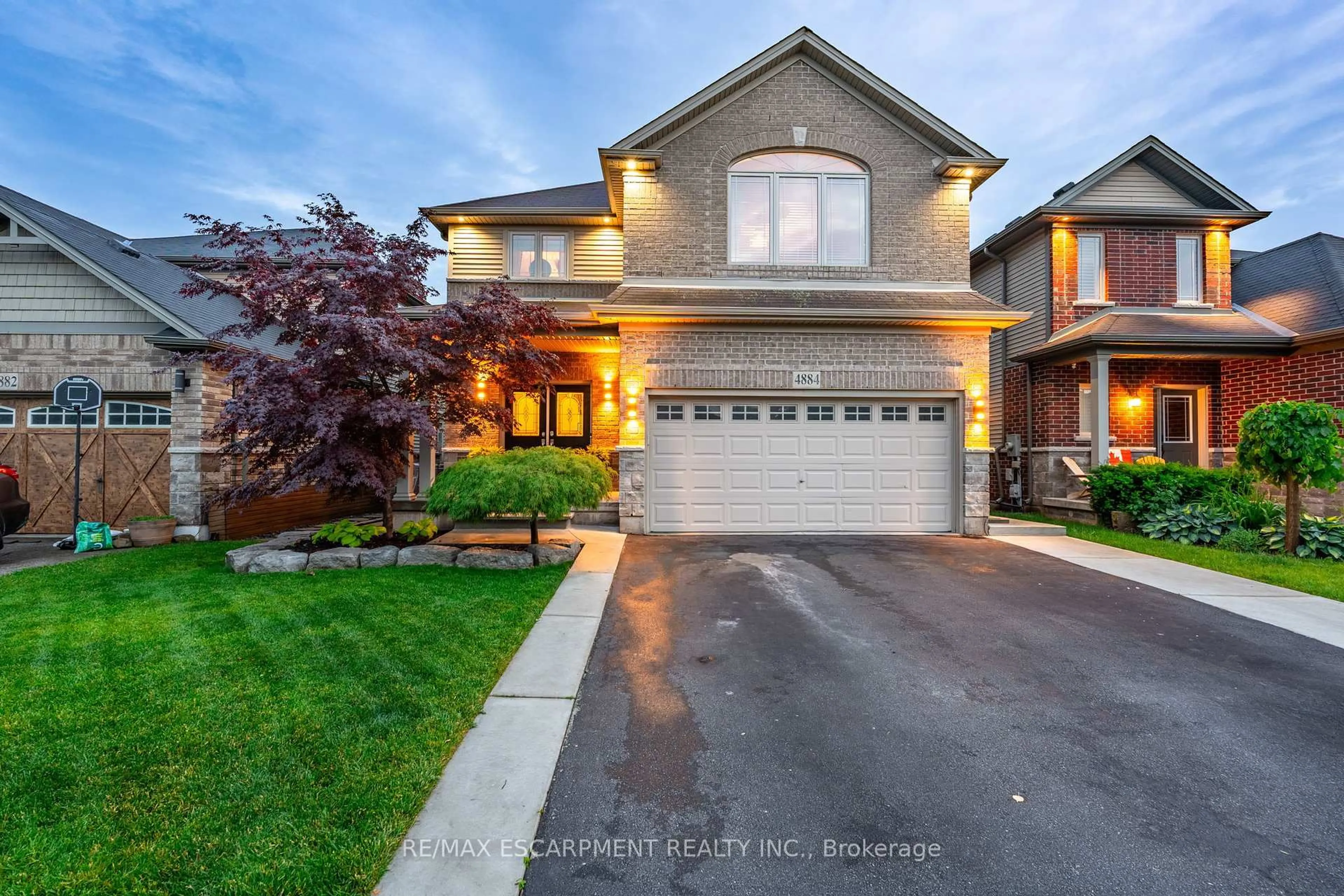 Home with brick exterior material, street for 4884 Allan Crt, Lincoln Ontario L3J 1M3