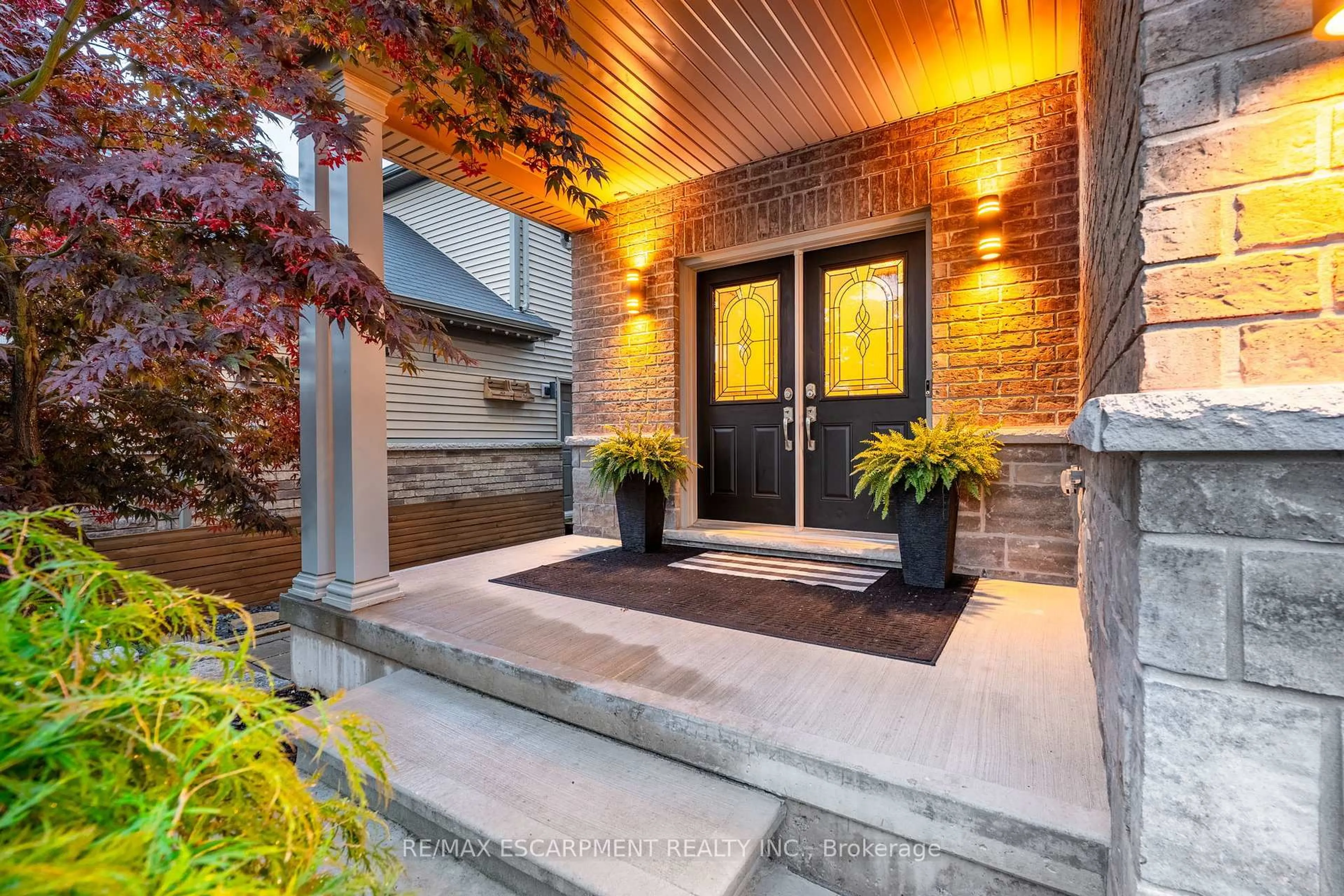 Indoor entryway for 4884 Allan Crt, Lincoln Ontario L3J 1M3