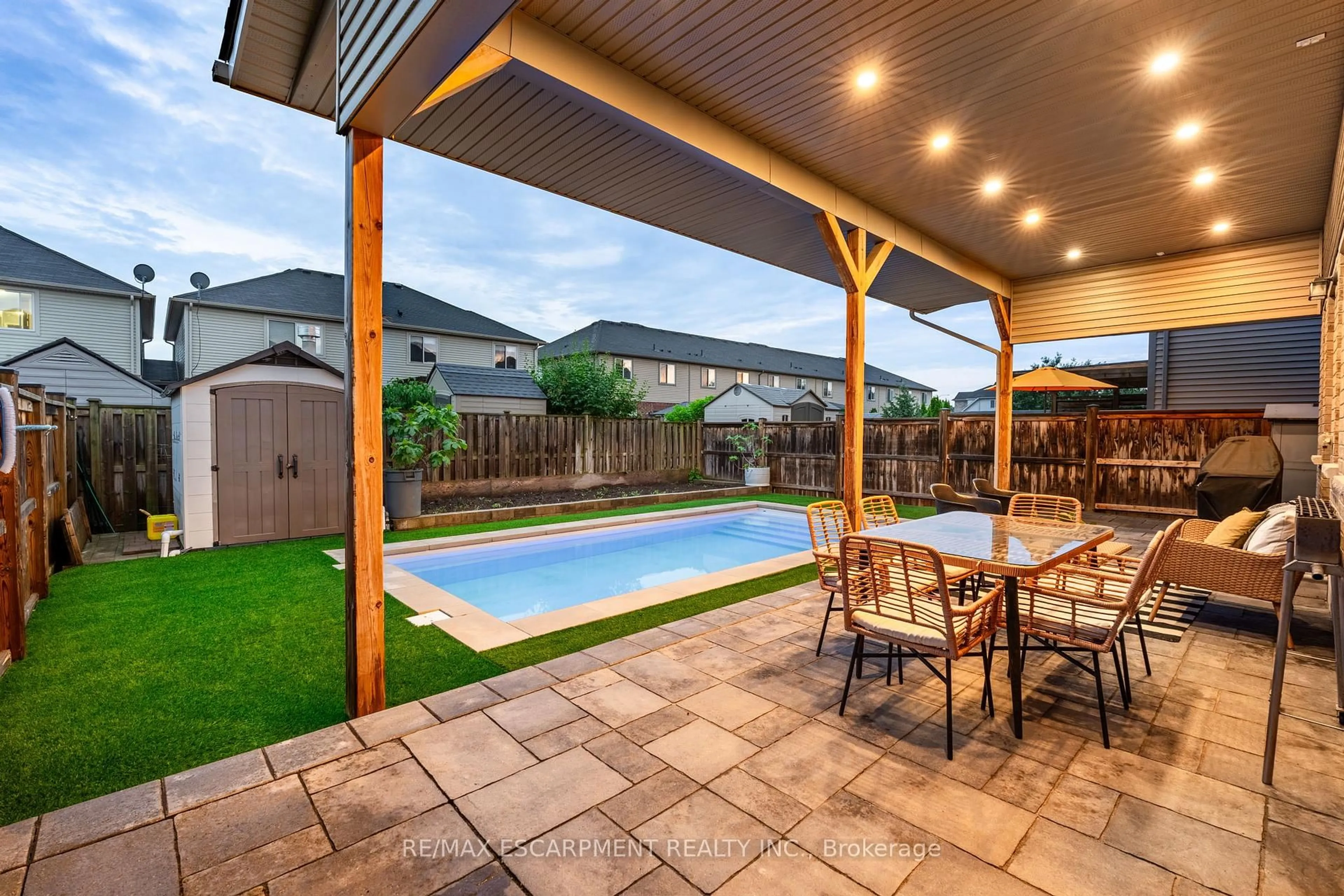 Patio, street for 4884 Allan Crt, Lincoln Ontario L3J 1M3