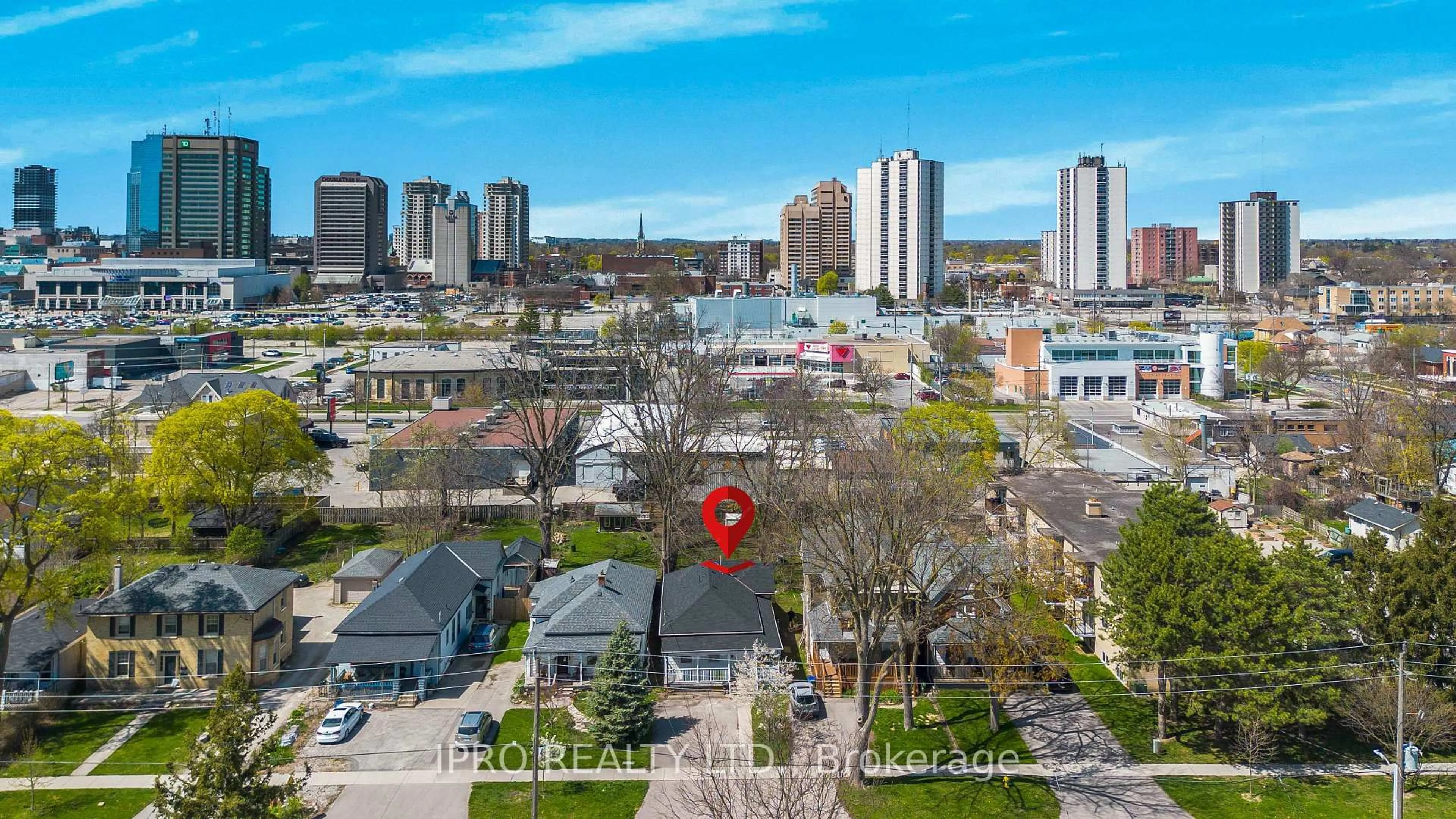 A pic from outside/outdoor area/front of a property/back of a property/a pic from drone, city buildings view from balcony for 368 Simcoe St, London East Ontario N6B 1J7