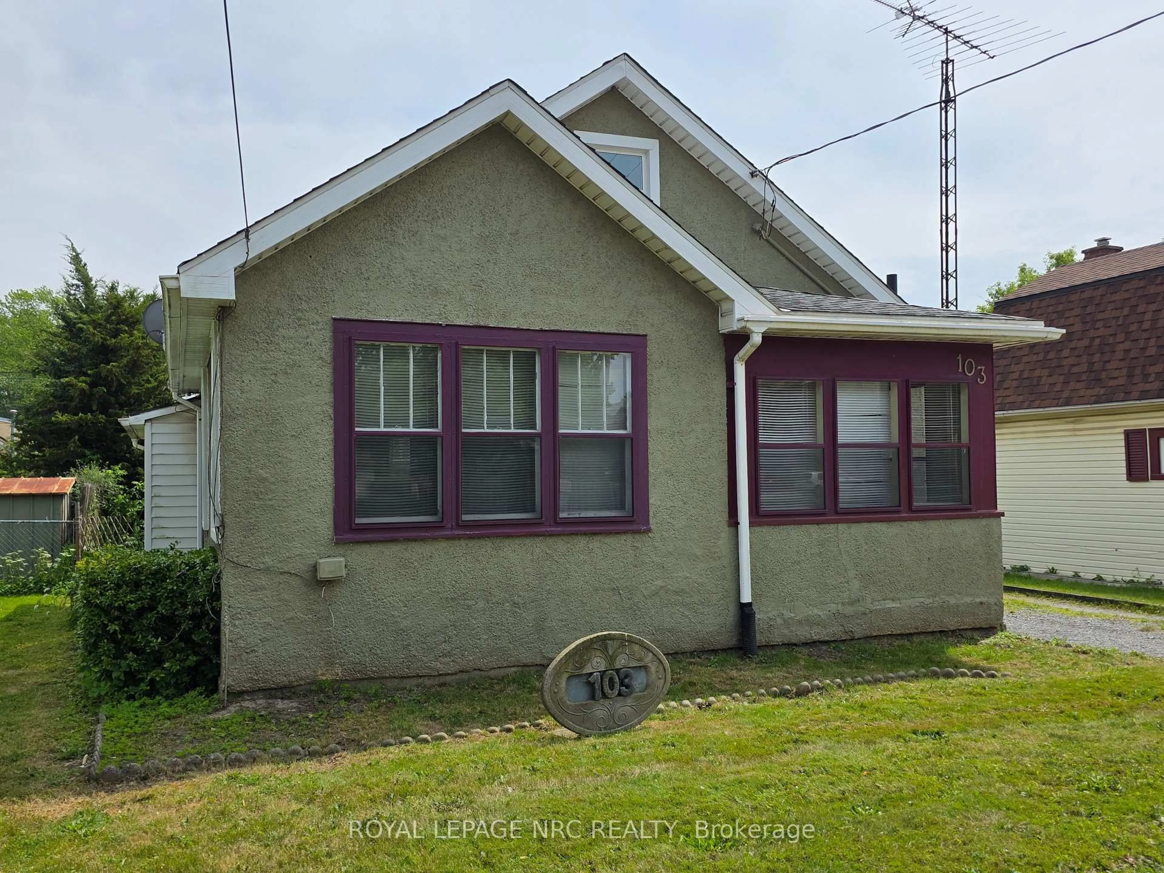 A pic from outside/outdoor area/front of a property/back of a property/a pic from drone, building for 103 Main St, Port Colborne Ontario L3K 1S3