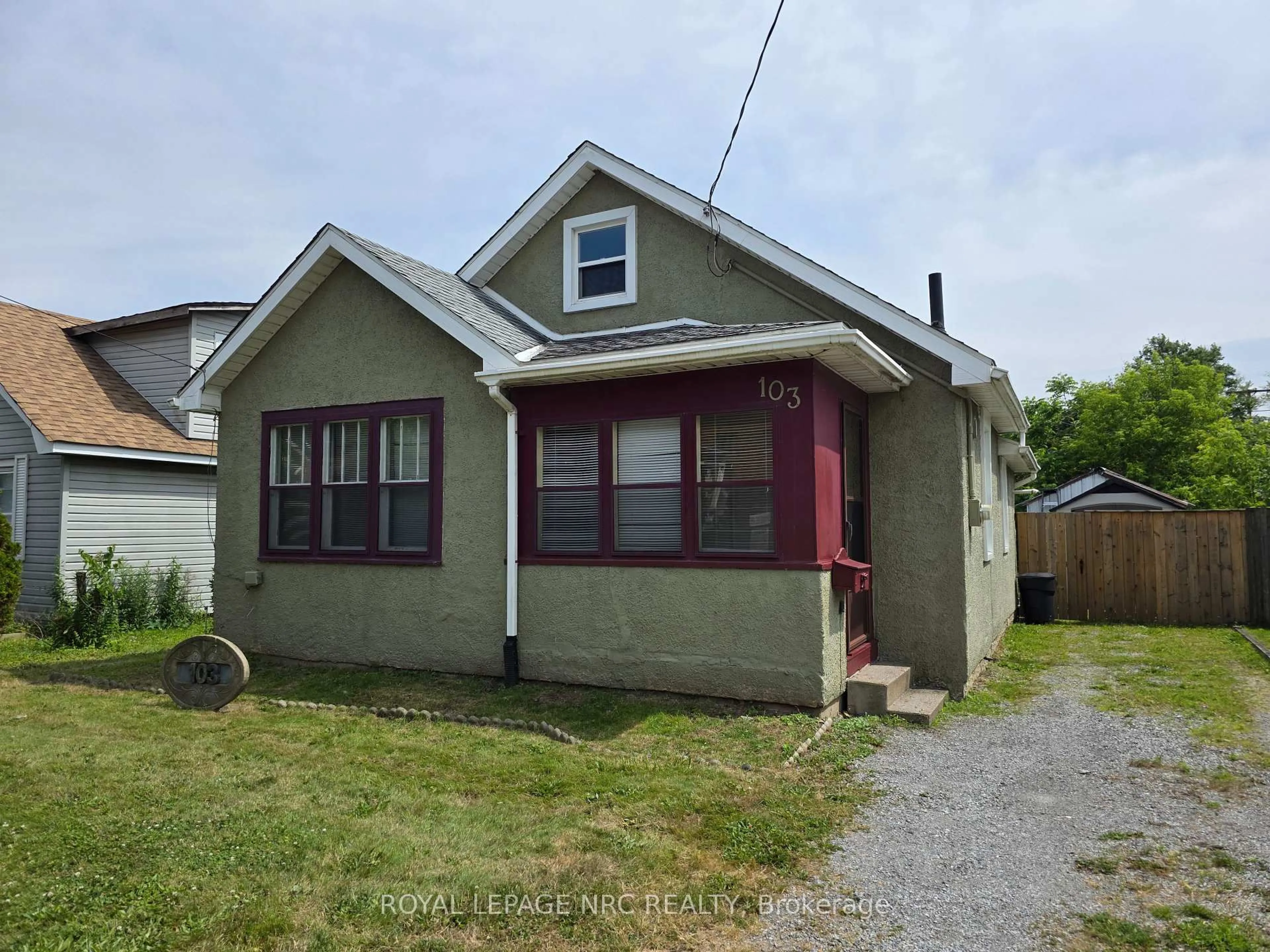 Home with vinyl exterior material, street for 103 Main St, Port Colborne Ontario L3K 1S3