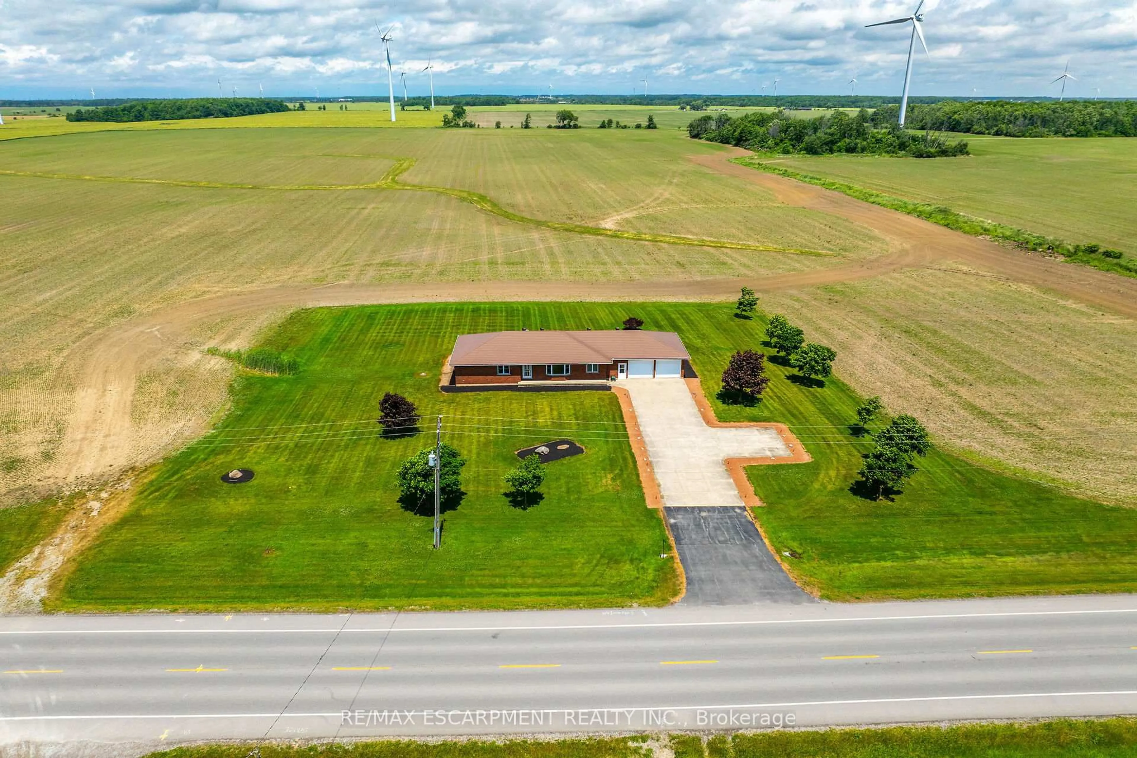 A pic from outside/outdoor area/front of a property/back of a property/a pic from drone, unknown for 3115 Rainham Rd, Haldimand Ontario N0A 1L0
