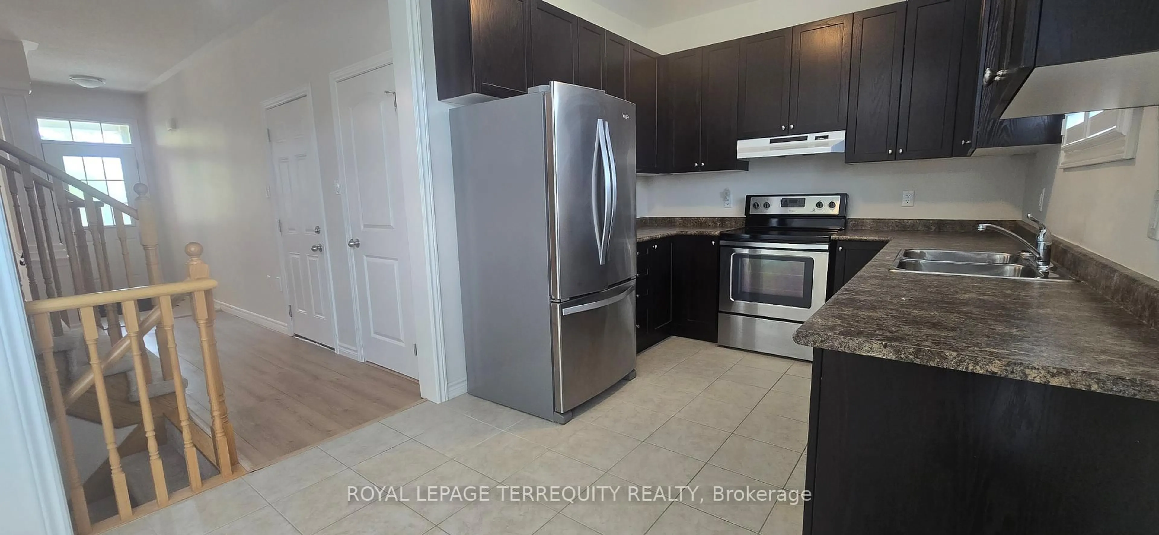 Standard kitchen, wood/laminate floor for 596 Settlers Rdge, Peterborough North Ontario K9L 0E6