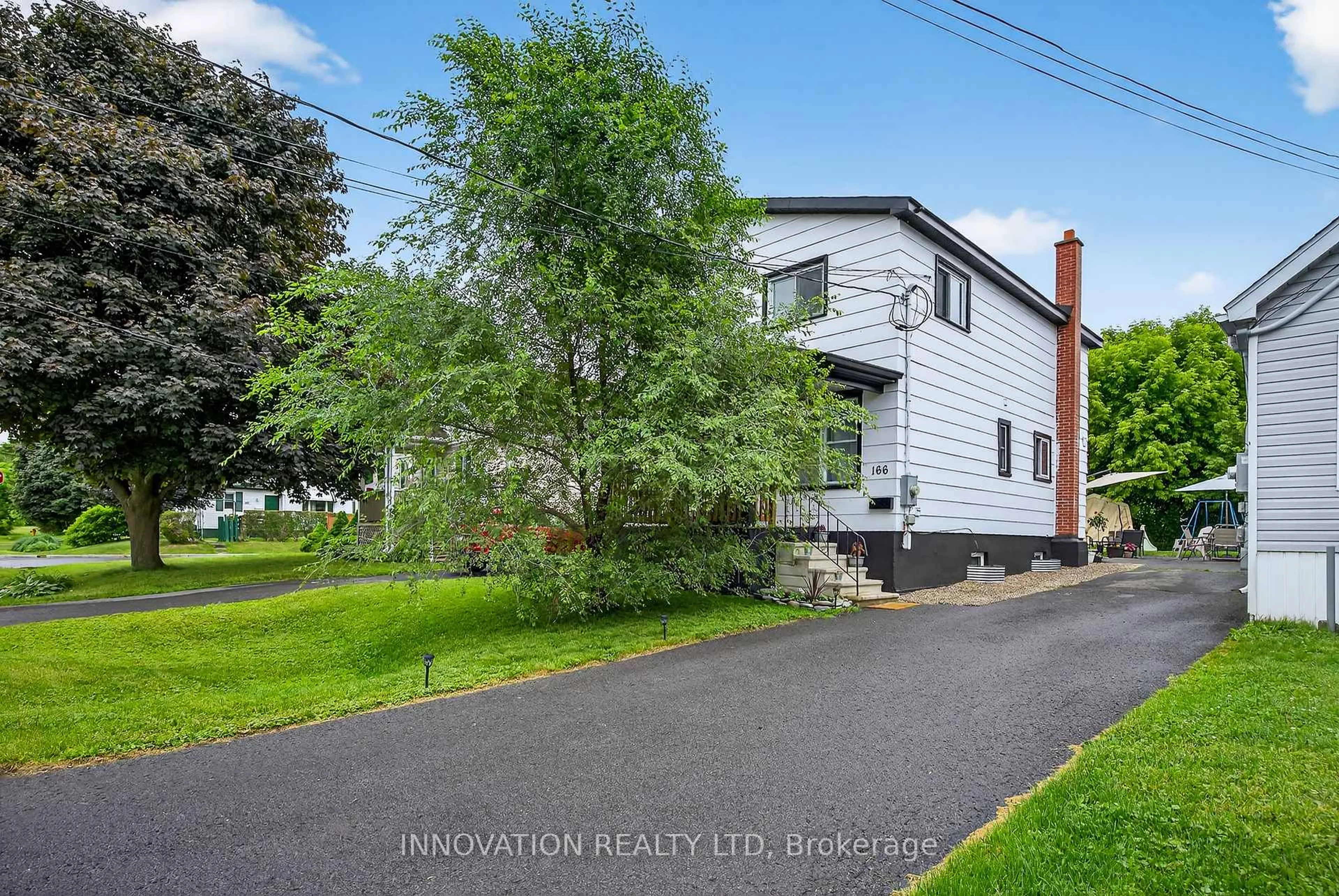A pic from outside/outdoor area/front of a property/back of a property/a pic from drone, unknown for 166 7th St, Cornwall Ontario K6H 2R3