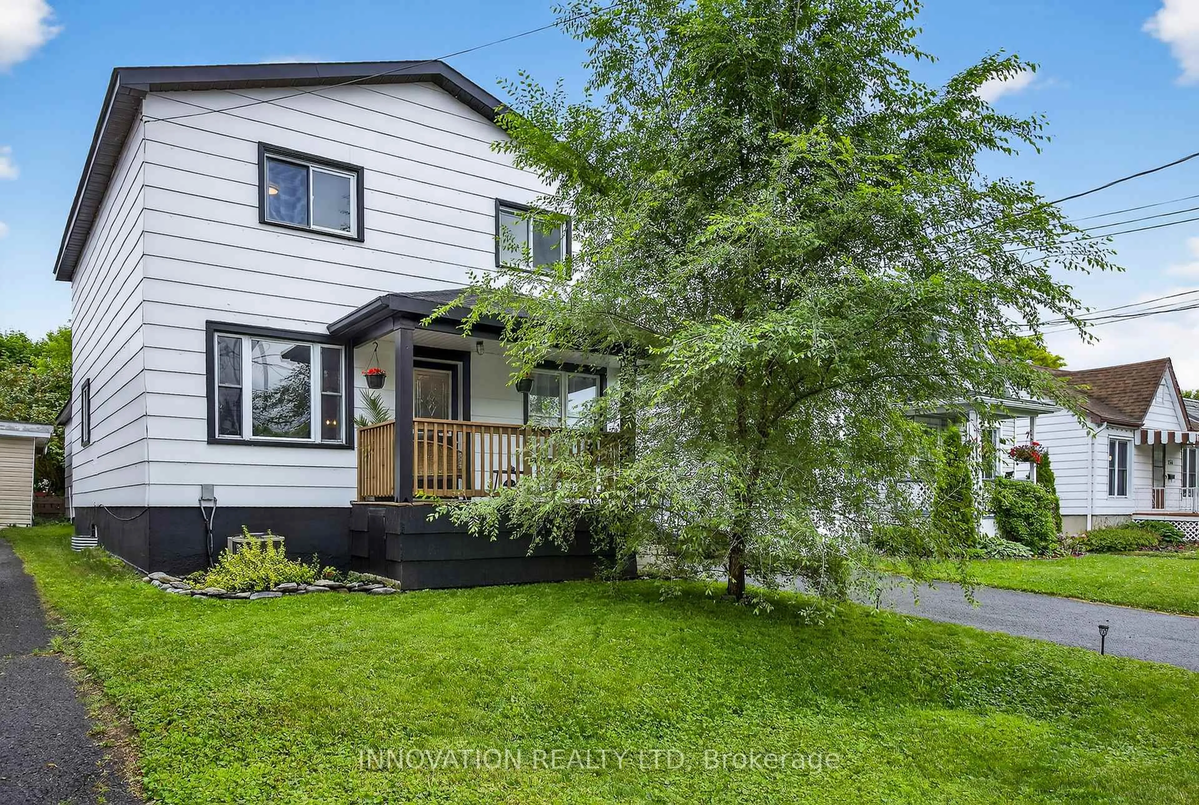 Home with vinyl exterior material, street for 166 7th St, Cornwall Ontario K6H 2R3