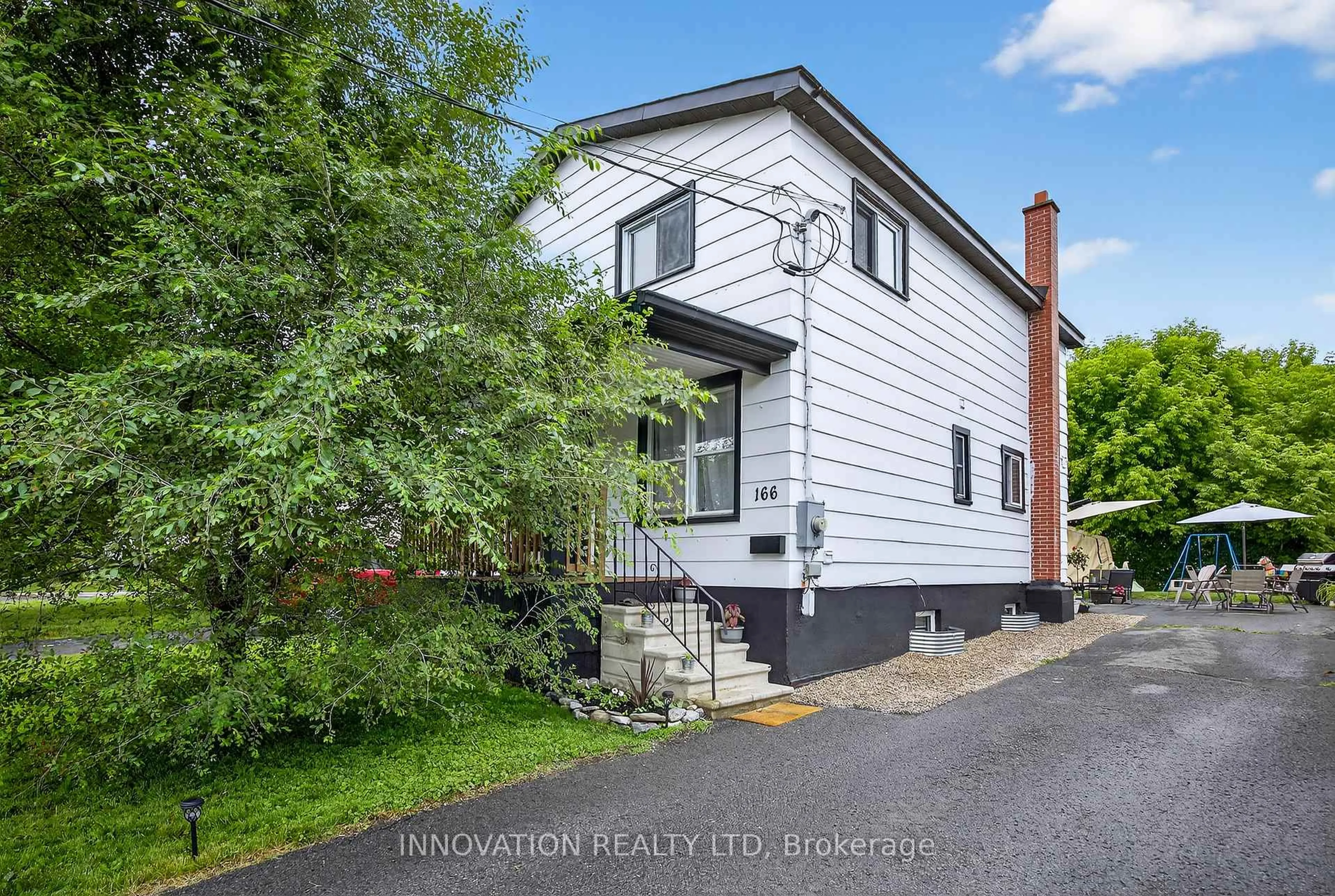 Unknown for 166 7th St, Cornwall Ontario K6H 2R3