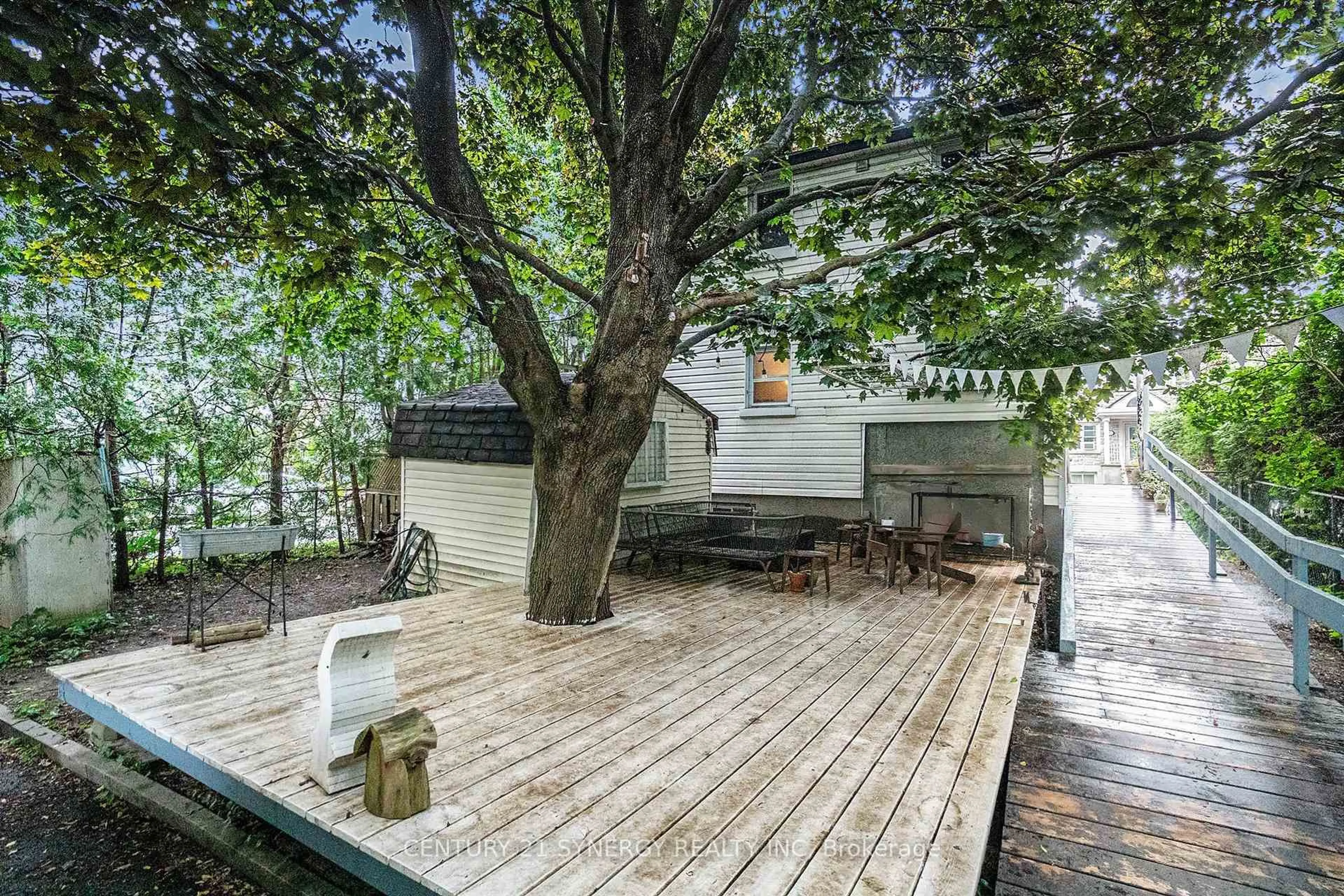 Patio, street for 327 Richelieu Ave, Ottawa Ontario K1L 6J8