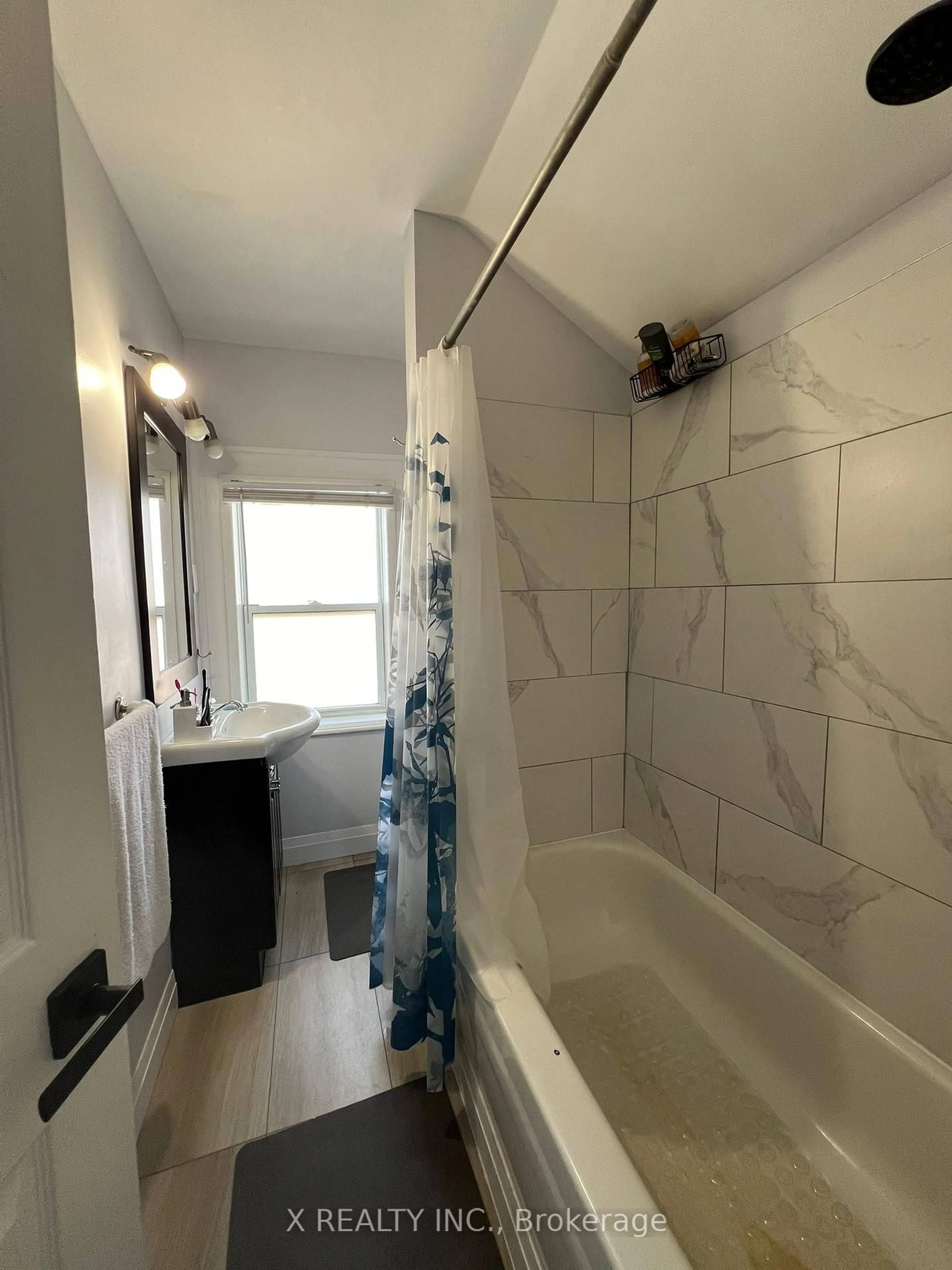 Contemporary bathroom, ceramic/tile floor for 41 Baldwin St, Belleville Ontario K8P 2V2
