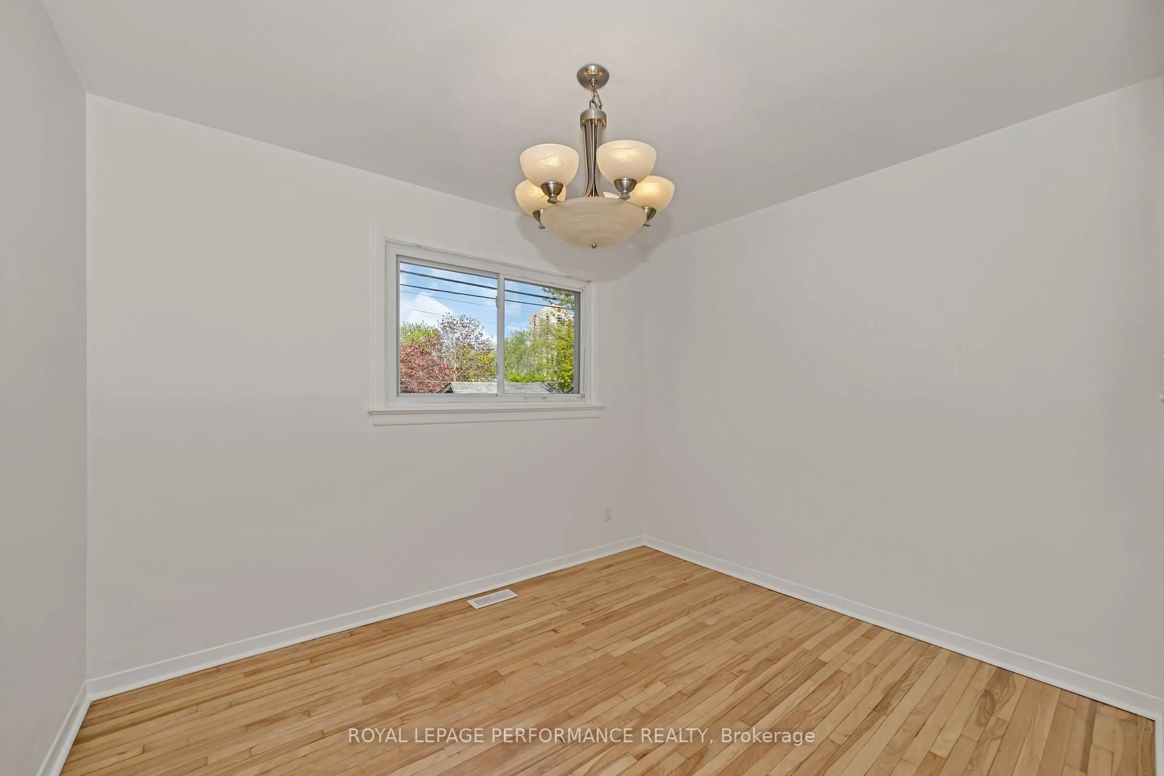 A pic of a room for 622 Borthwick Ave, Ottawa Ontario K1K 2L9