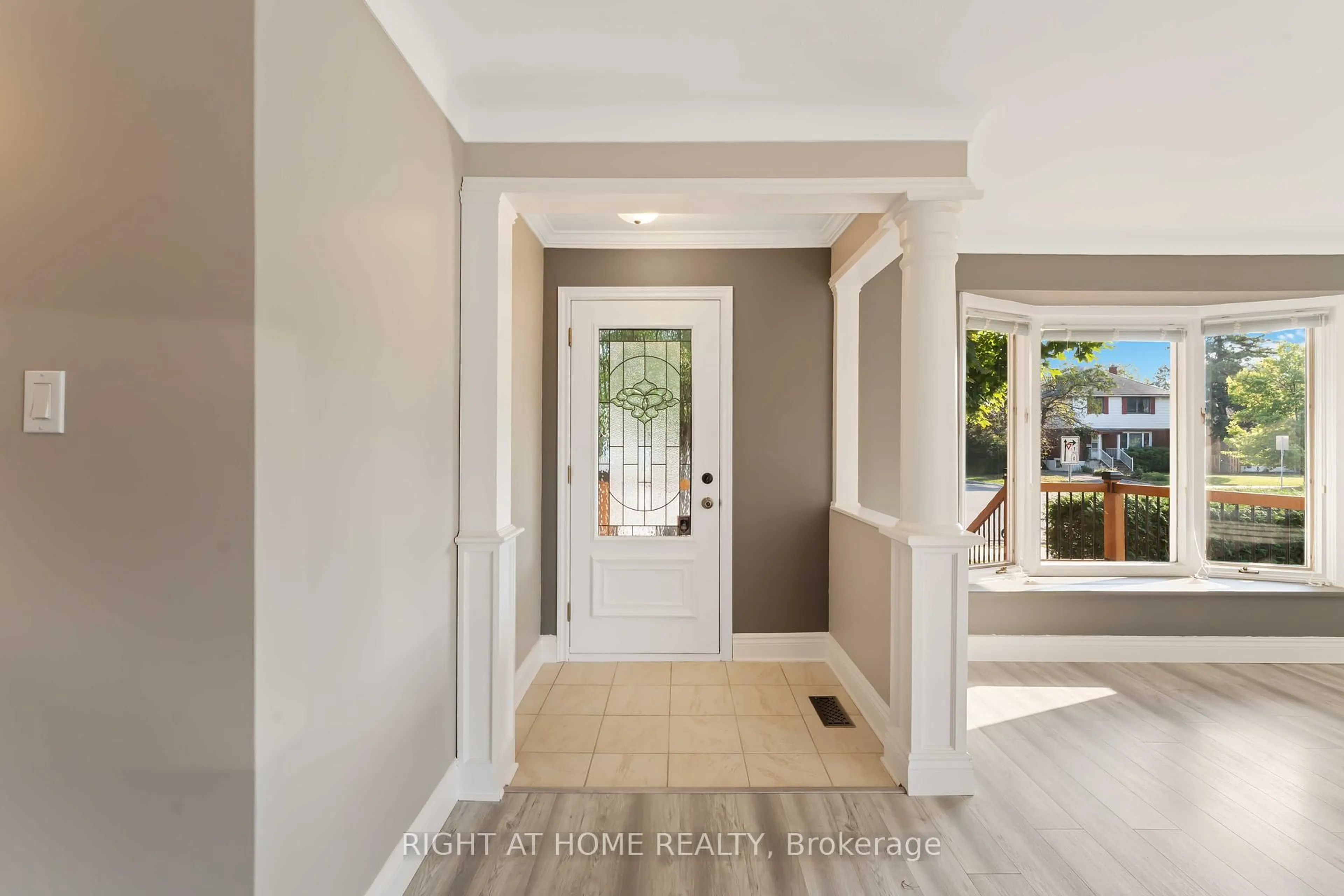 Indoor entryway for 599 Donald St, Ottawa Ontario K1K 1L3