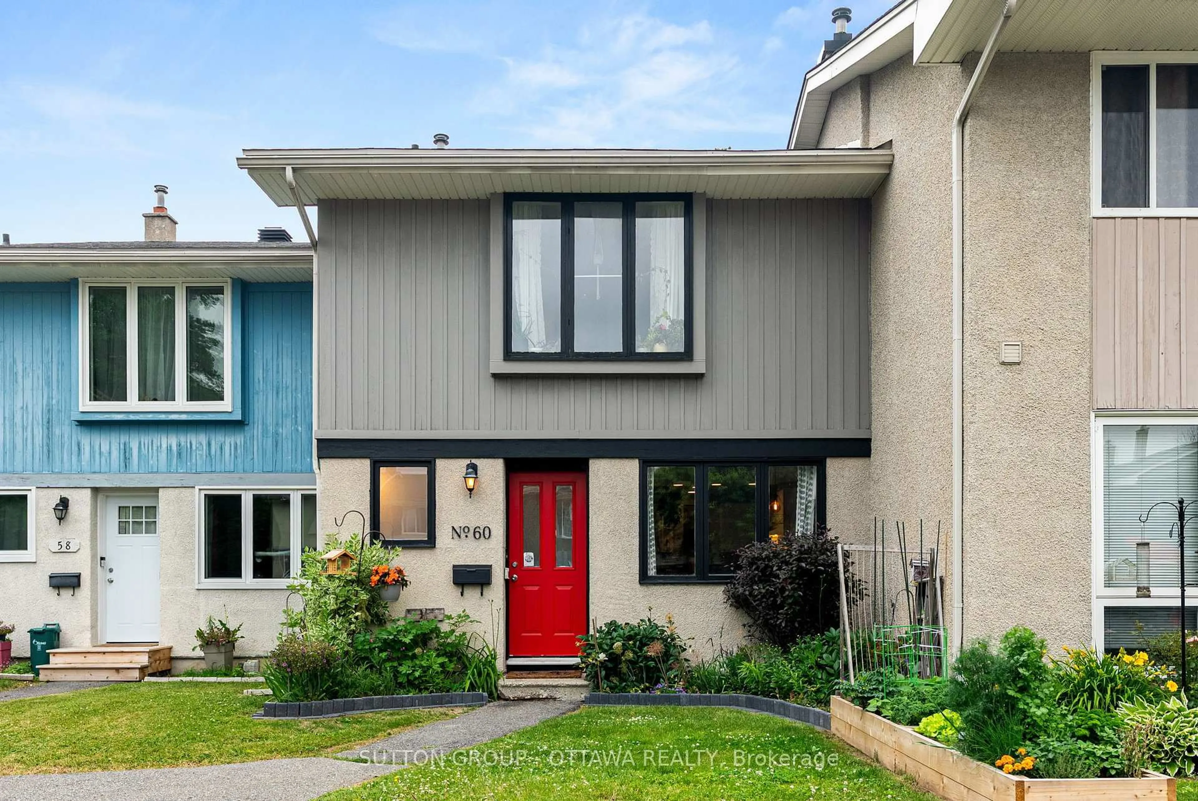 Home with vinyl exterior material, street for 60 COSTELLO Ave, Ottawa Ontario K2H 7C5