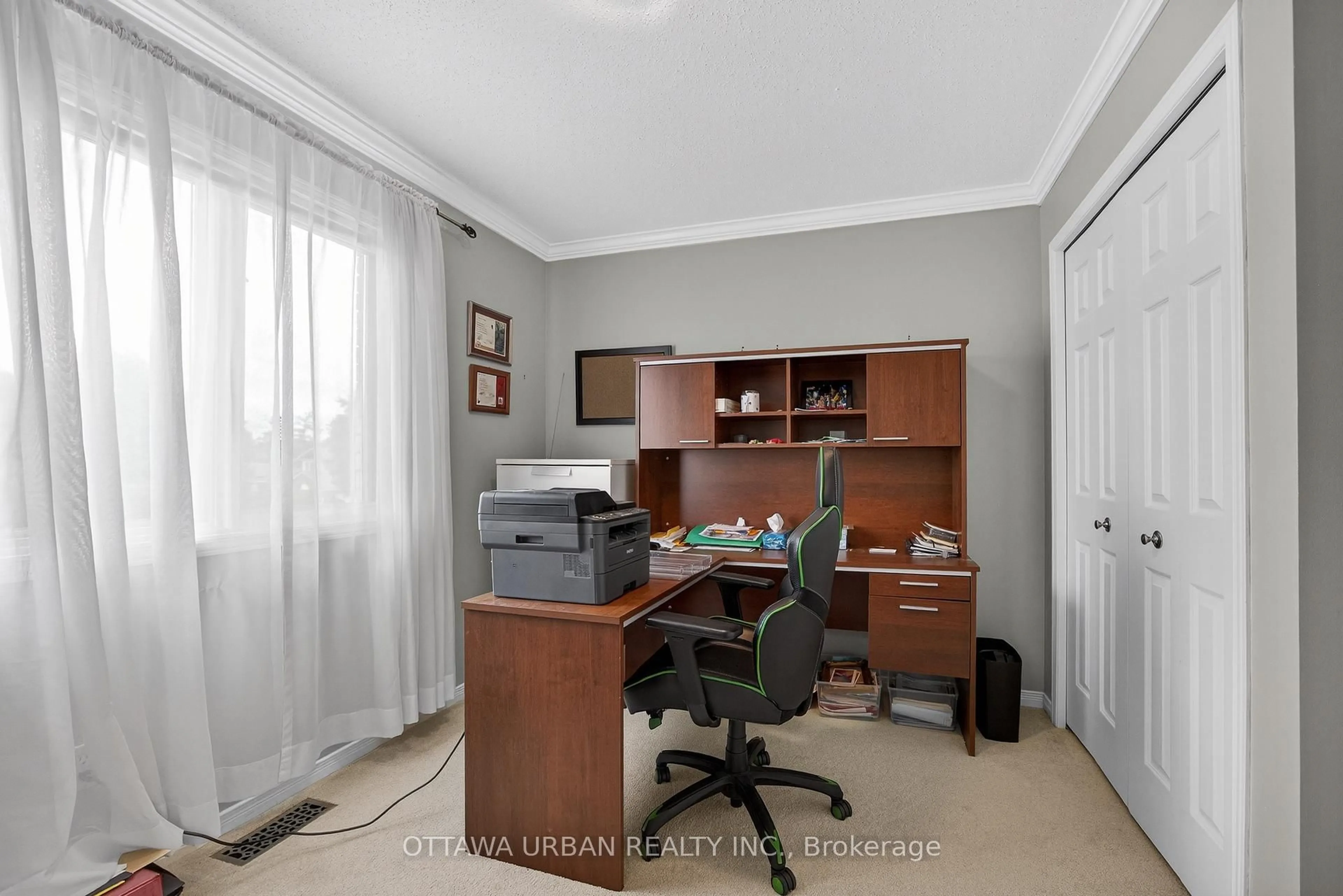 A pic of a room for 6267 Ravine Way, Ottawa Ontario K1C 7G1