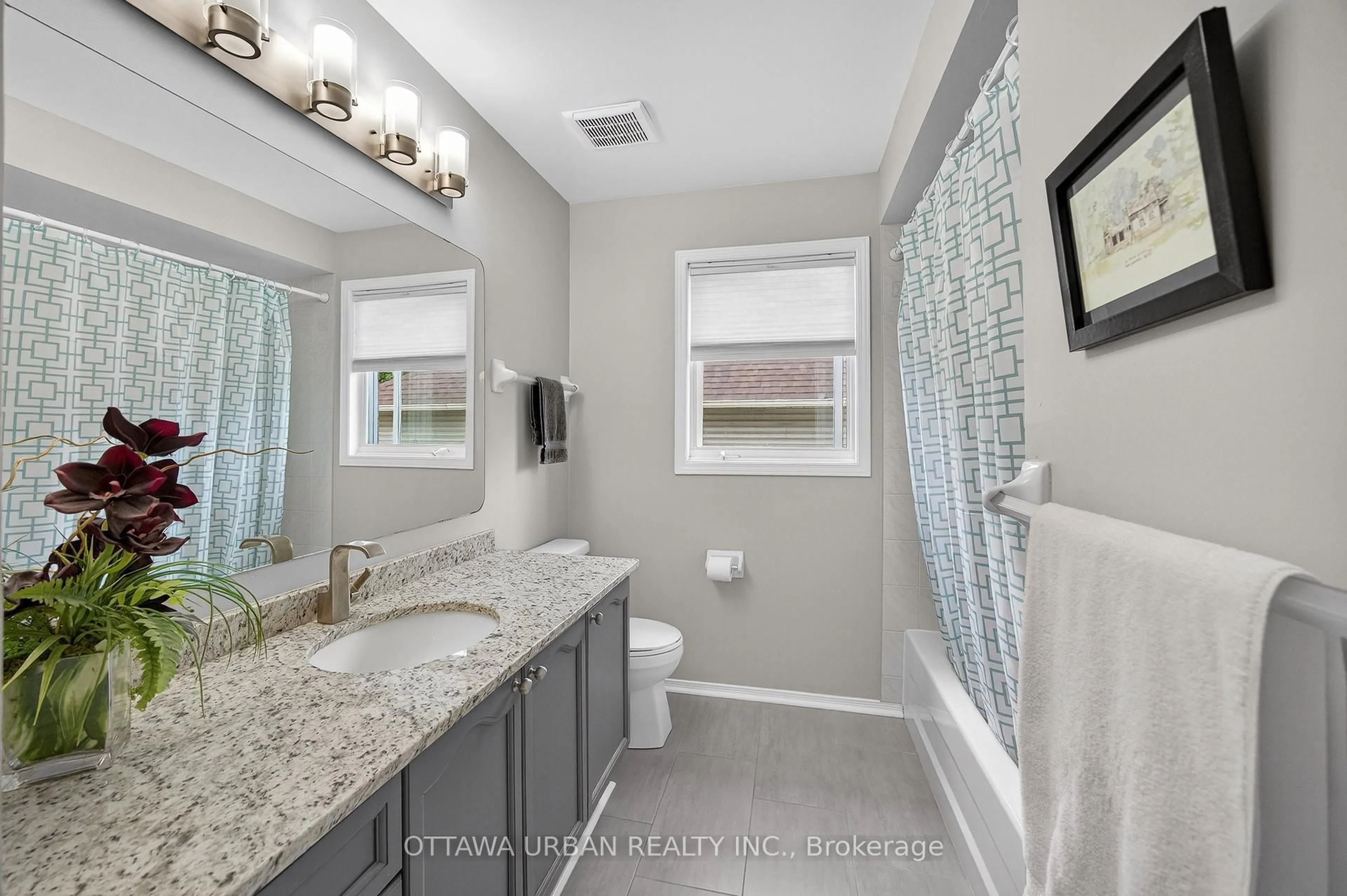 Standard bathroom, ceramic/tile floor for 6267 Ravine Way, Ottawa Ontario K1C 7G1