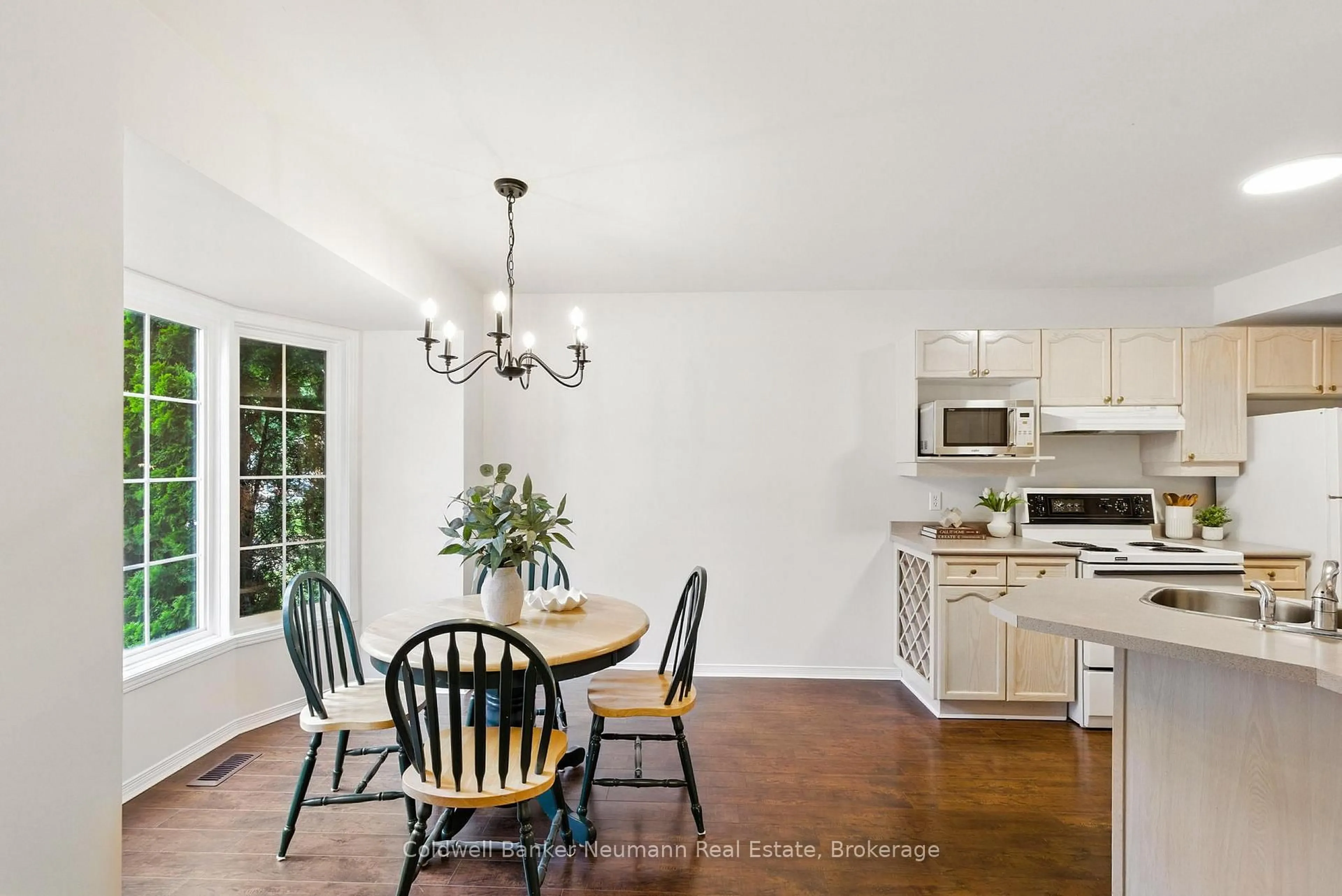 Open concept kitchen, unknown for 235 Saginaw Pkwy #17, Cambridge Ontario N1T 1X4