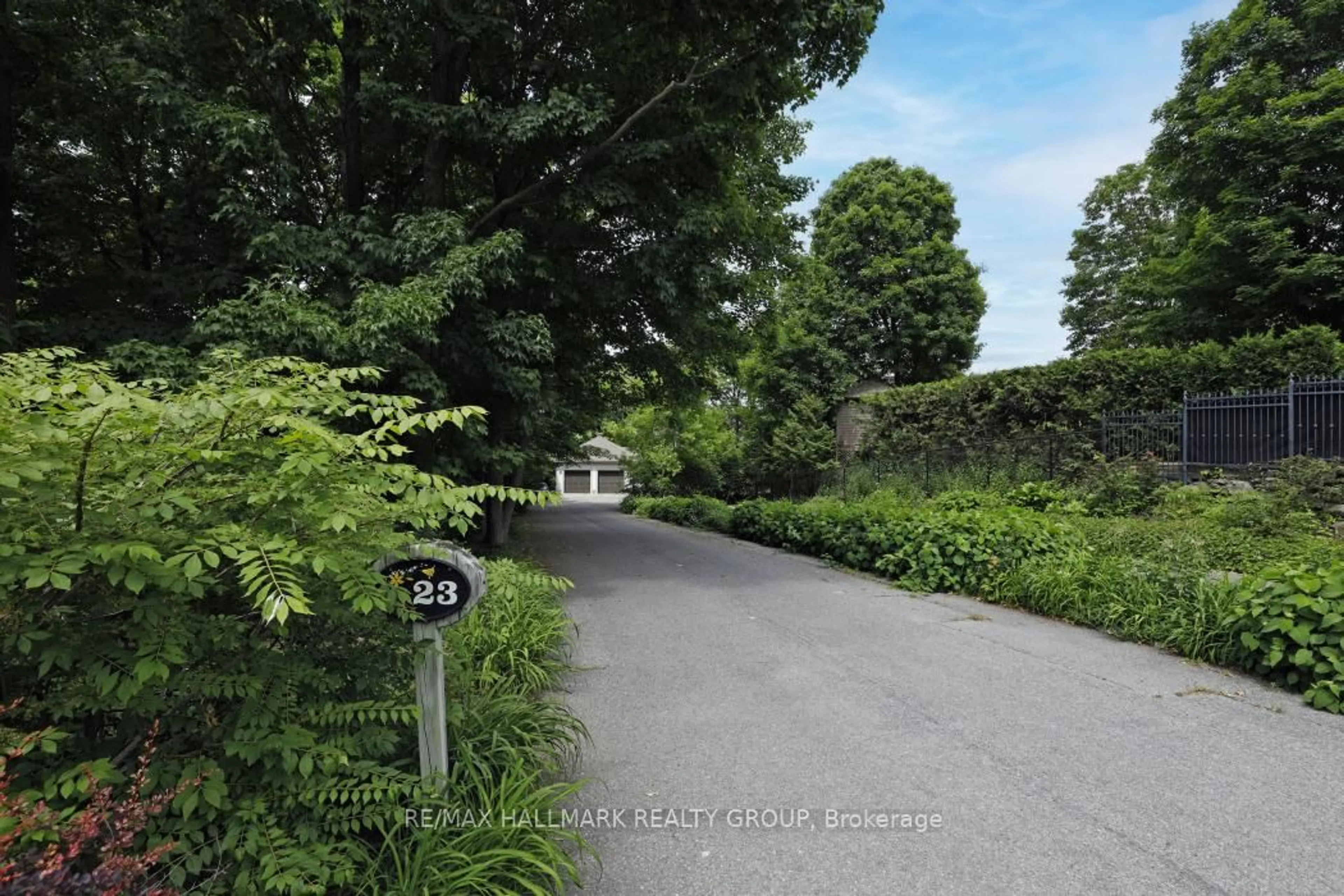 A pic from outside/outdoor area/front of a property/back of a property/a pic from drone, forest/trees view for 23 DAVIDSON Dr, Ottawa Ontario K1J 6L7