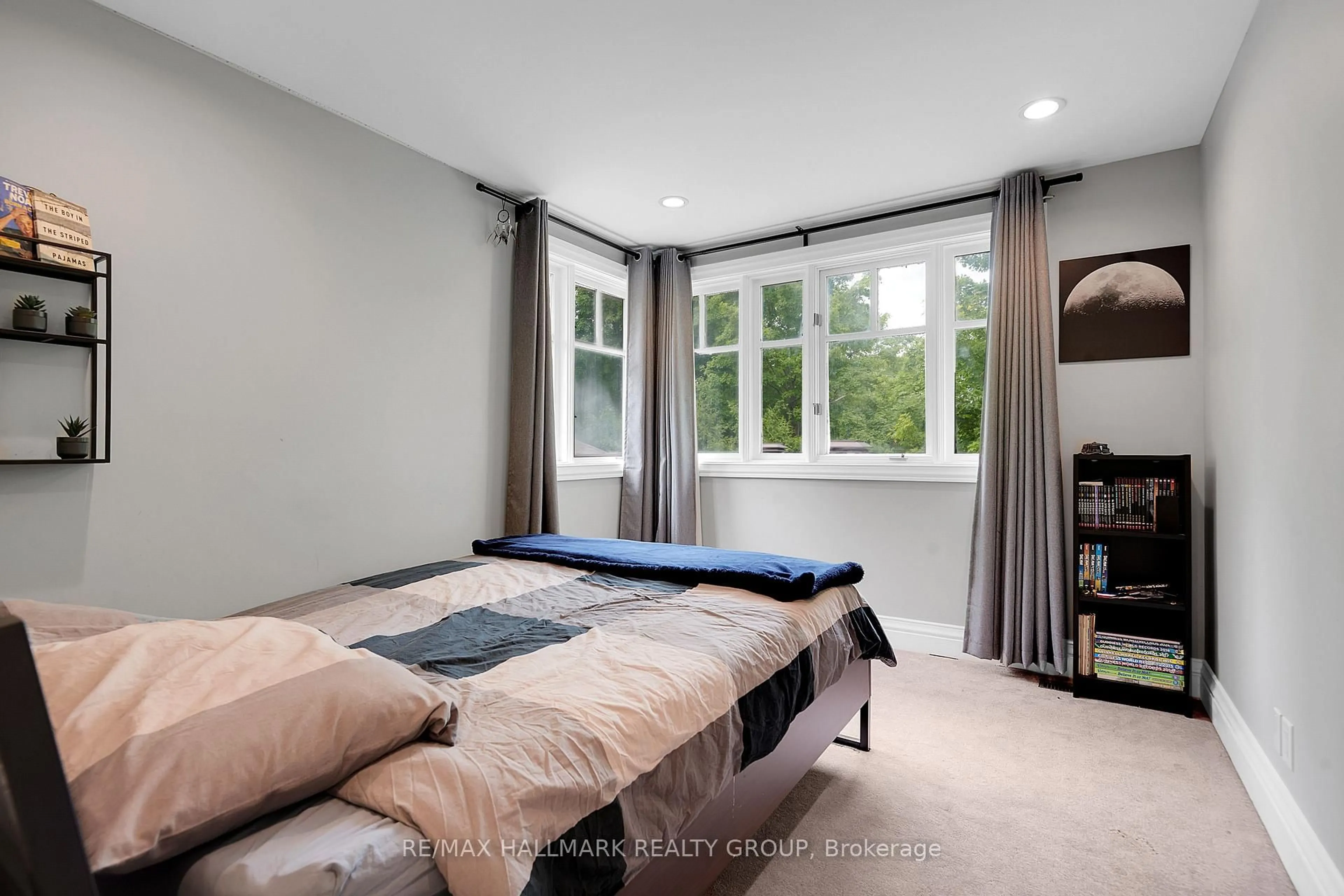 Bedroom with bed, carpet floor for 23 DAVIDSON Dr, Ottawa Ontario K1J 6L7