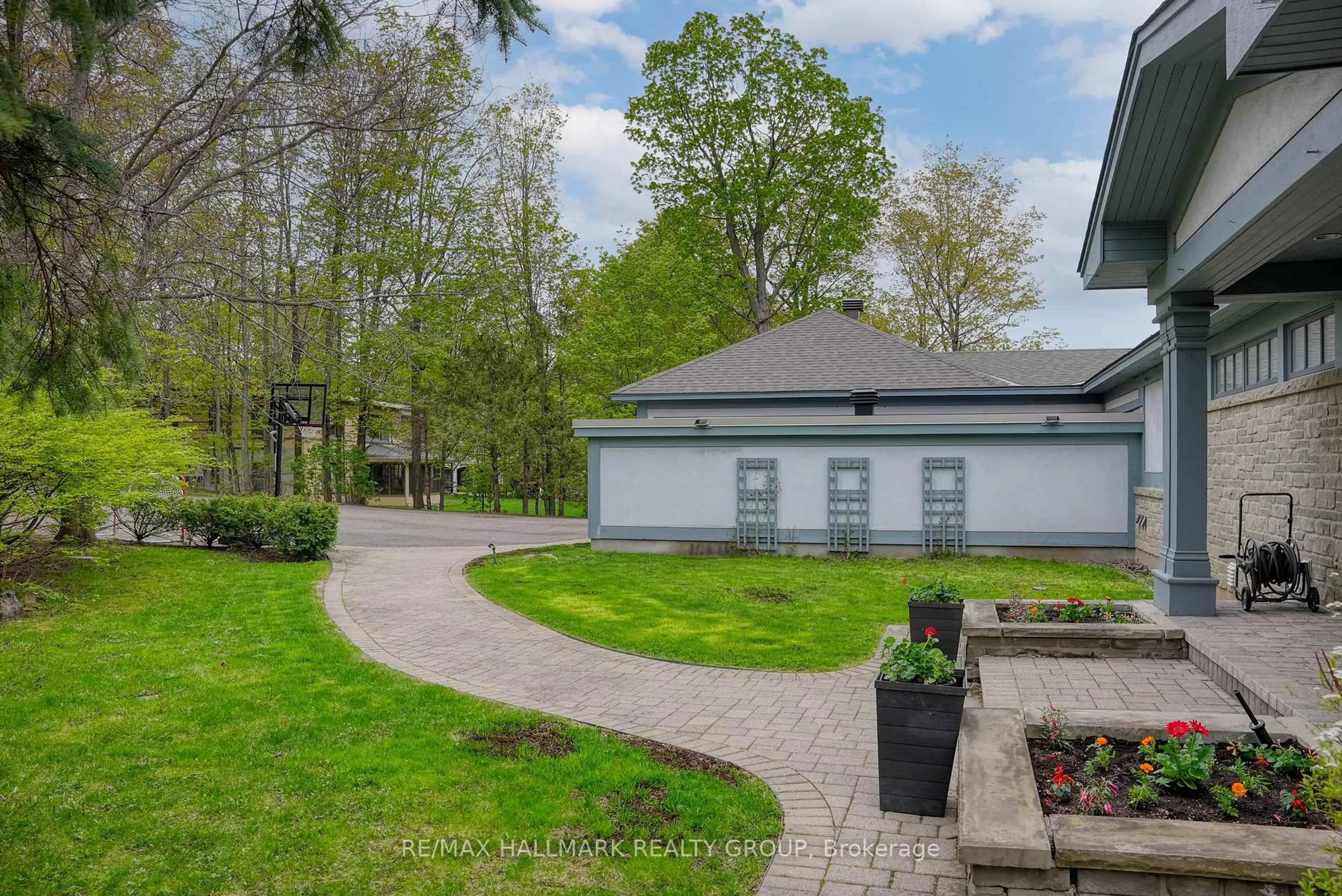 Patio, street for 23 DAVIDSON Dr, Ottawa Ontario K1J 6L7
