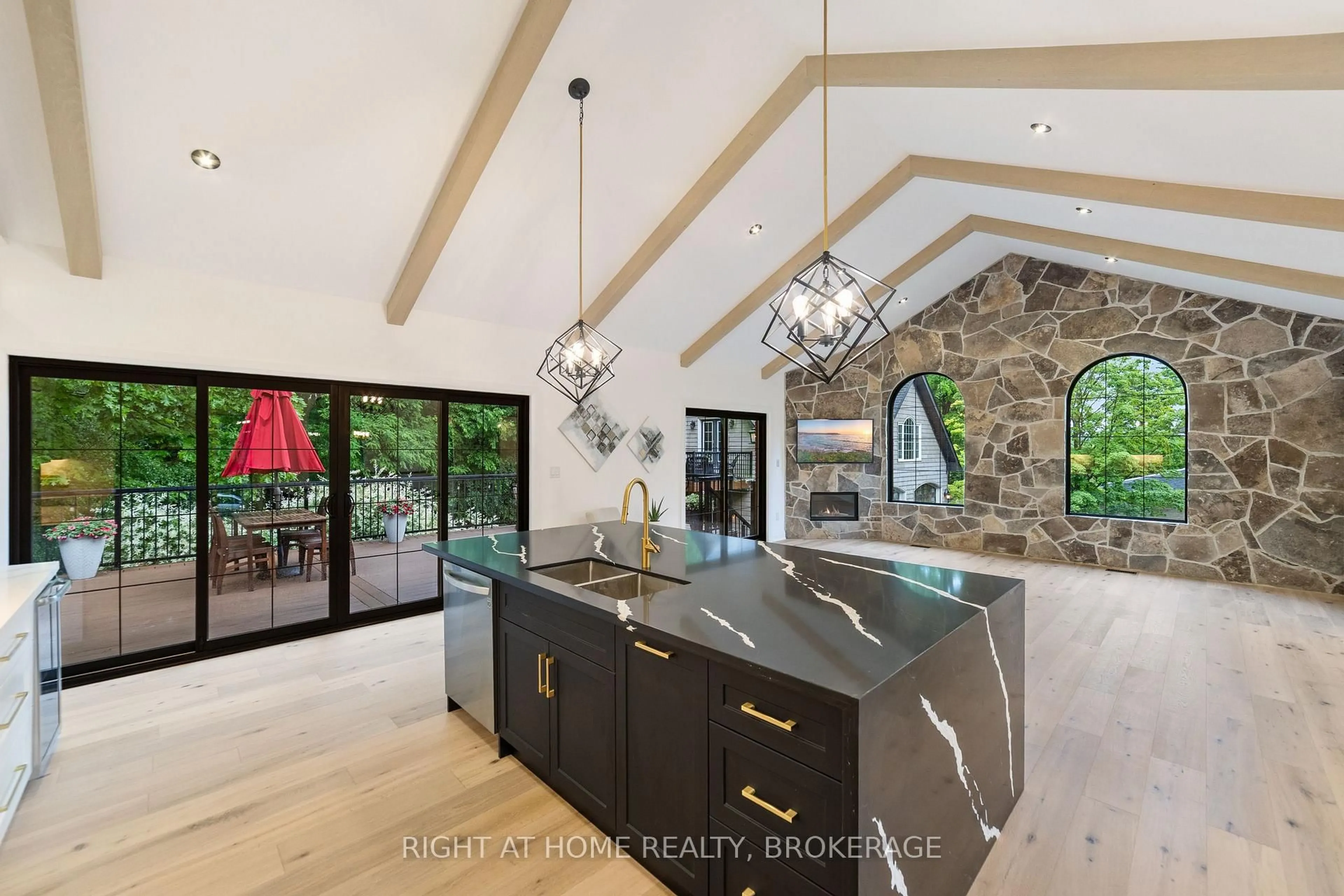 Open concept kitchen, ceramic/tile floor for 515 Hamilton Dr, Hamilton Ontario L9G 2A9