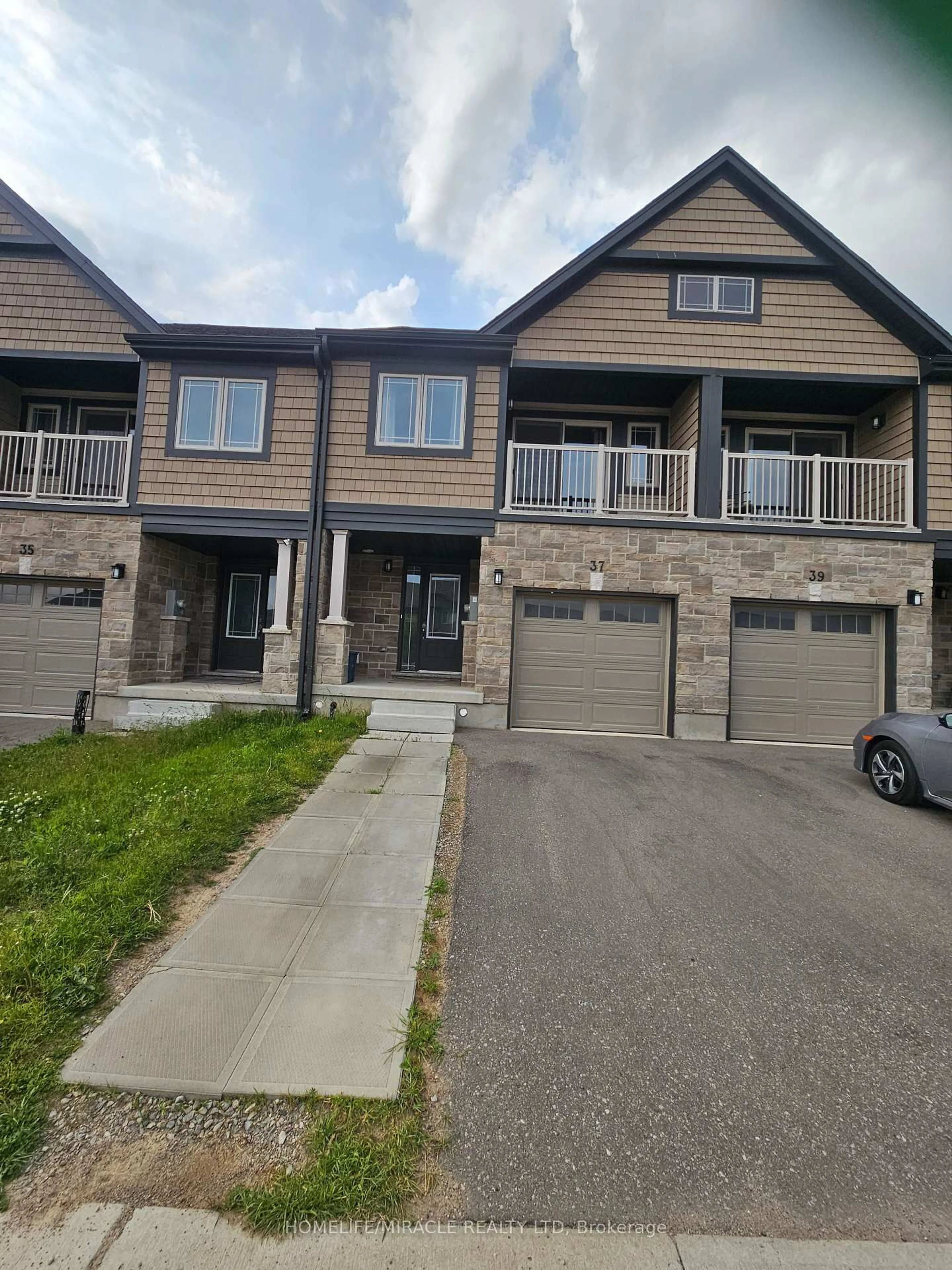 A pic from outside/outdoor area/front of a property/back of a property/a pic from drone, street for 37 Munch Ave, Cambridge Ontario N3L 0J4