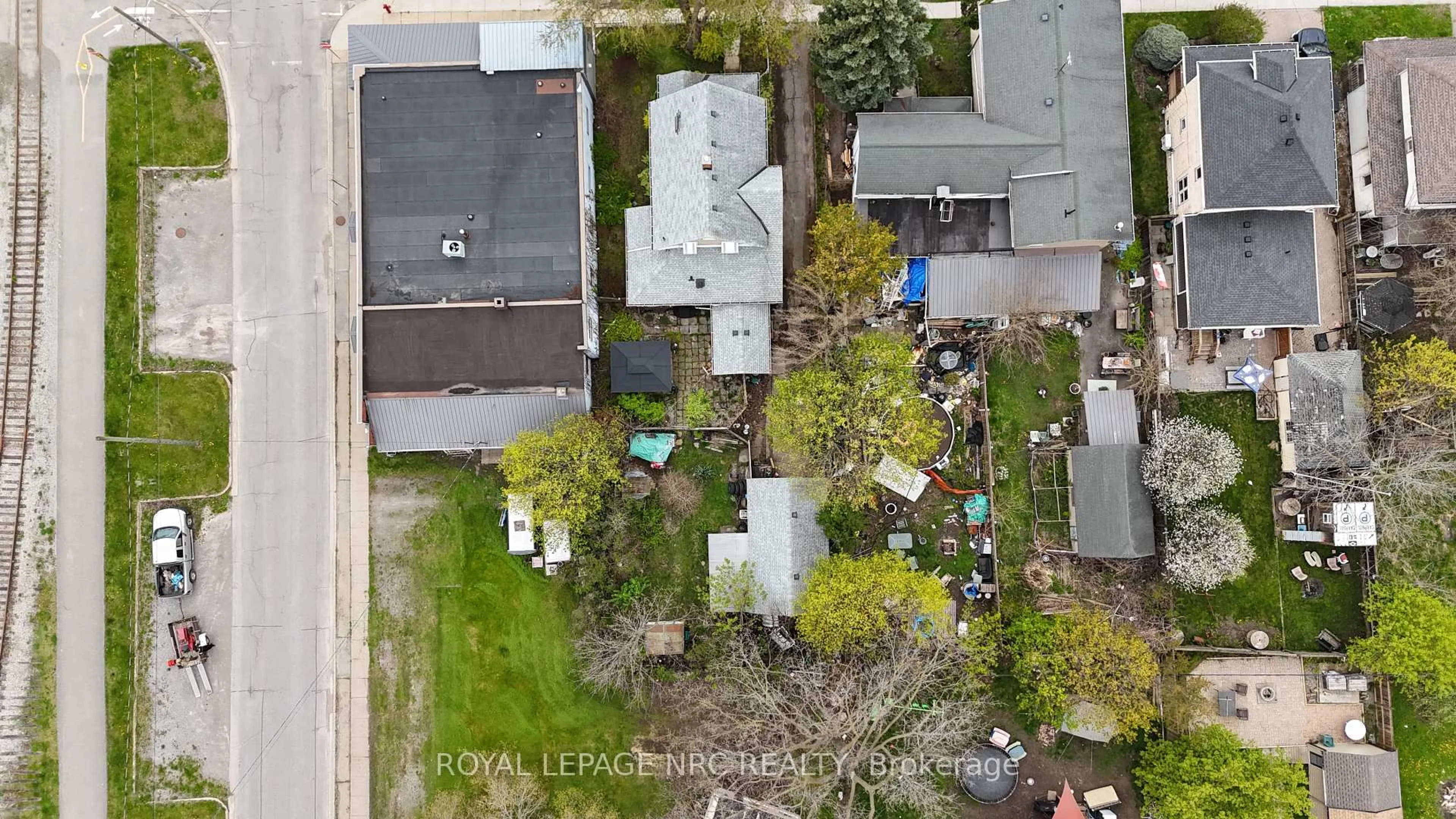 A pic from outside/outdoor area/front of a property/back of a property/a pic from drone, street for 305 Mitchell St, Port Colborne Ontario L3K 1Y7