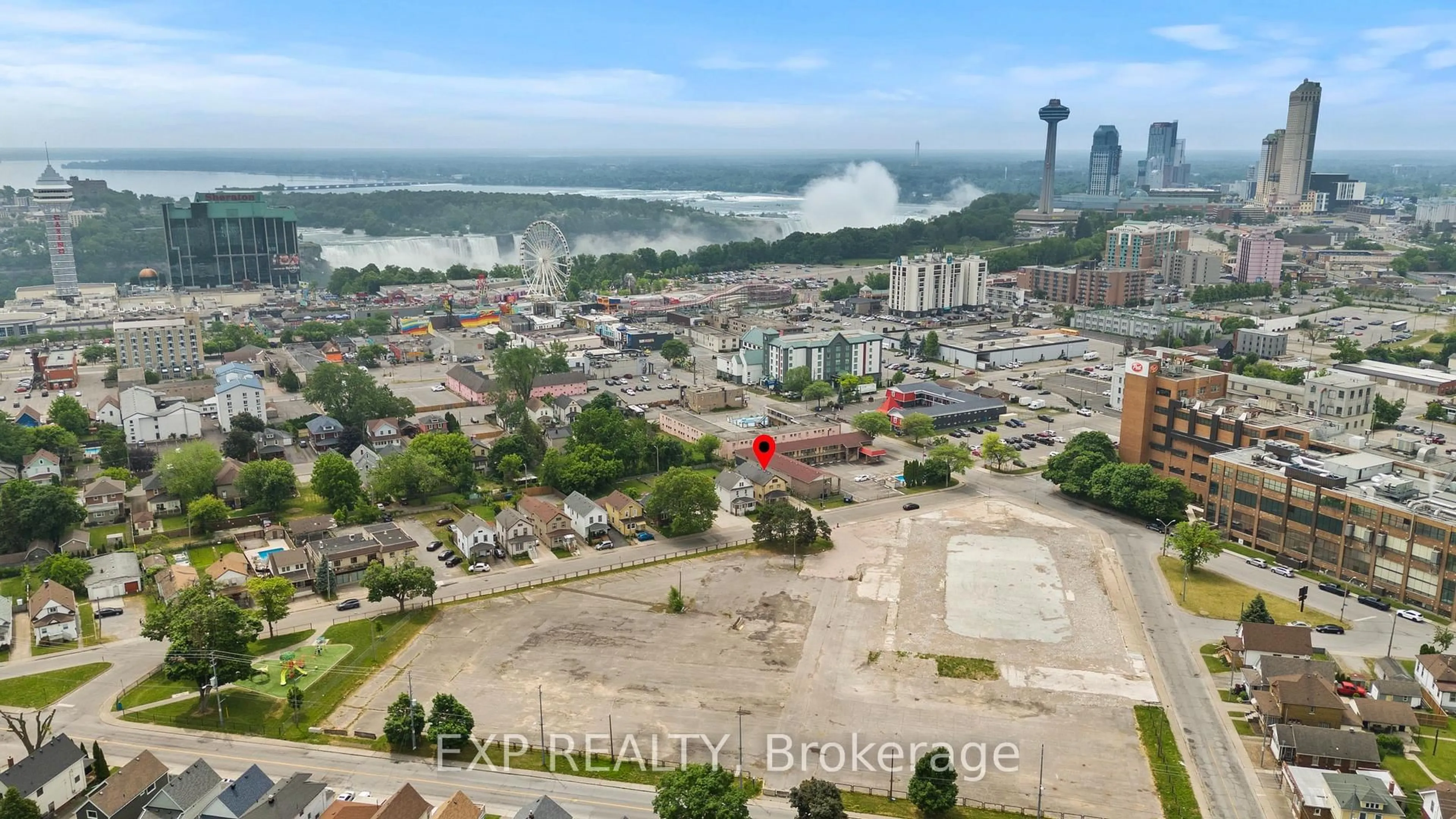 A pic from outside/outdoor area/front of a property/back of a property/a pic from drone, city buildings view from balcony for 5554 Lewis Ave, Niagara Falls Ontario L2G 3R7