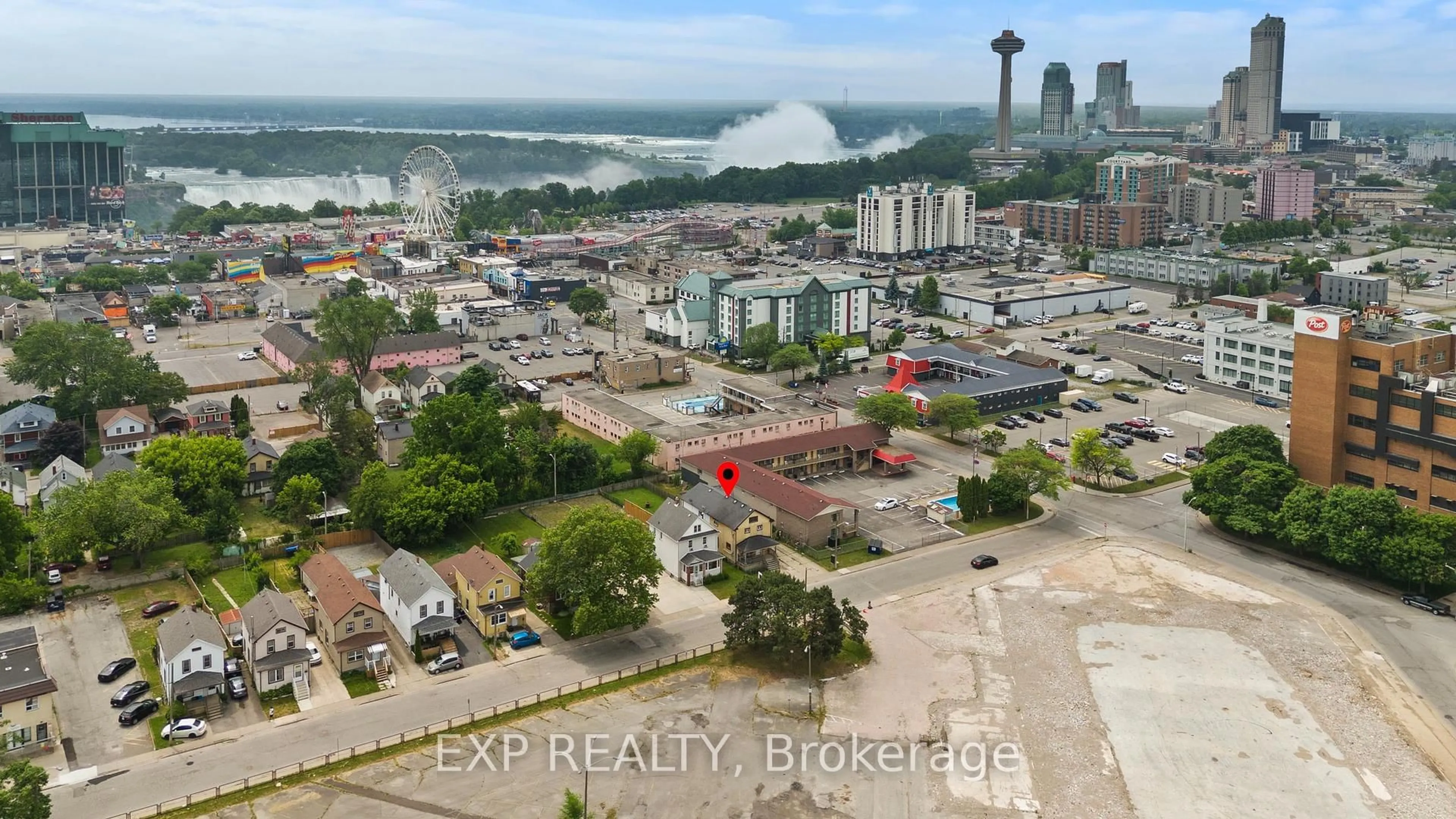 A pic from outside/outdoor area/front of a property/back of a property/a pic from drone, city buildings view from balcony for 5554 Lewis Ave, Niagara Falls Ontario L2G 3R7