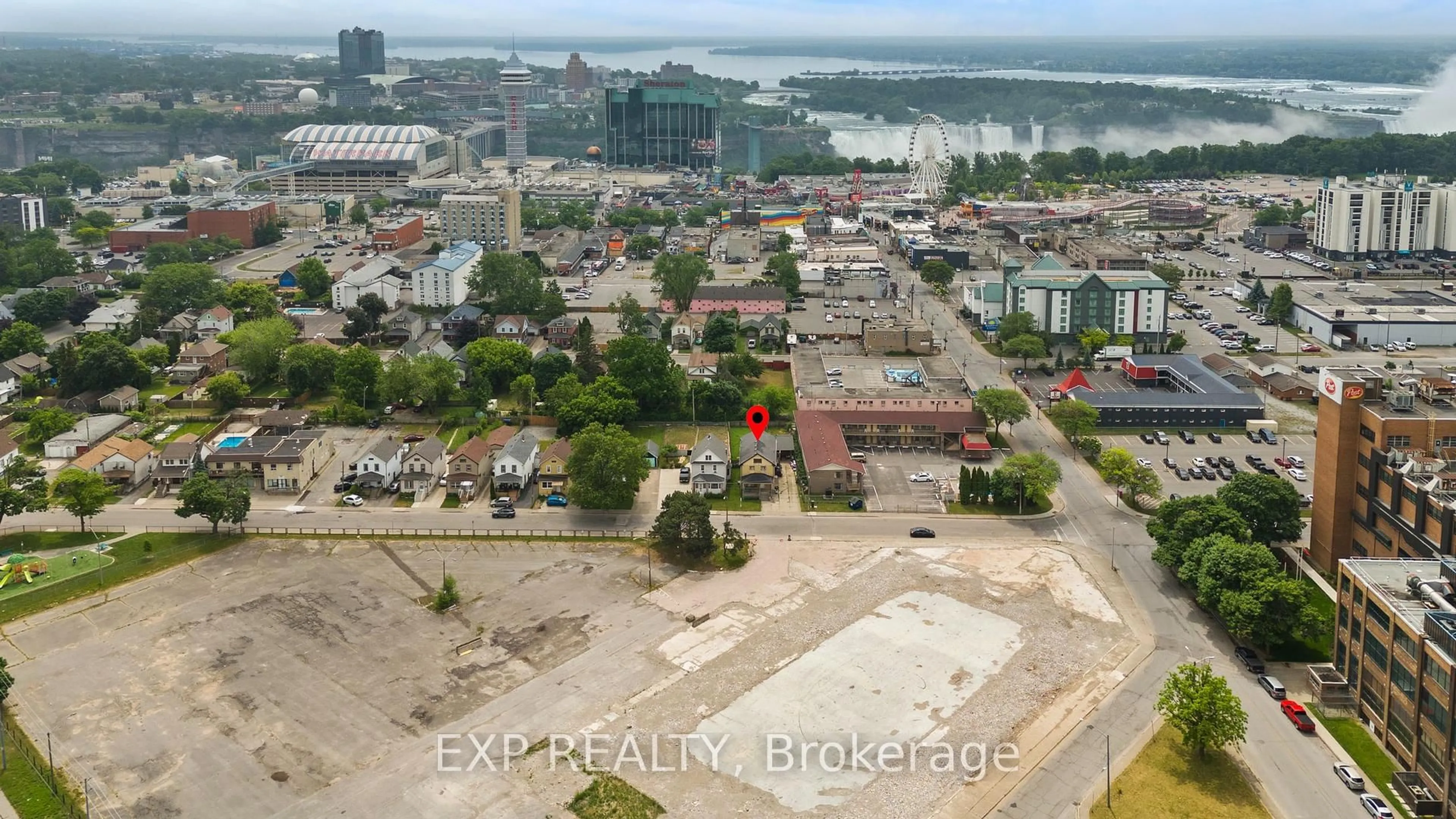 A pic from outside/outdoor area/front of a property/back of a property/a pic from drone, building for 5554 Lewis Ave, Niagara Falls Ontario L2G 3R7