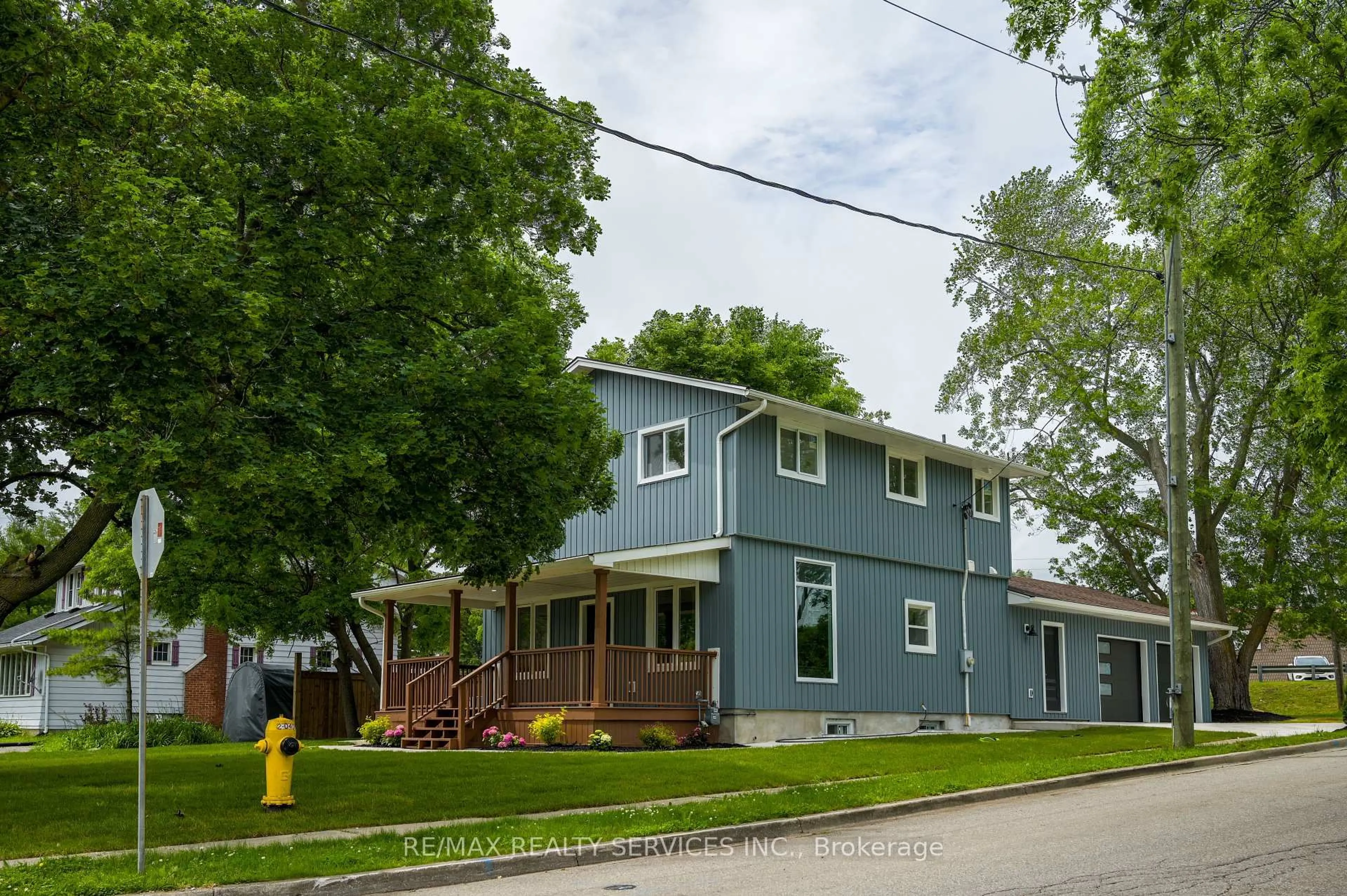 Home with vinyl exterior material, street for 9 High St, Brant Ontario N0E 1N0