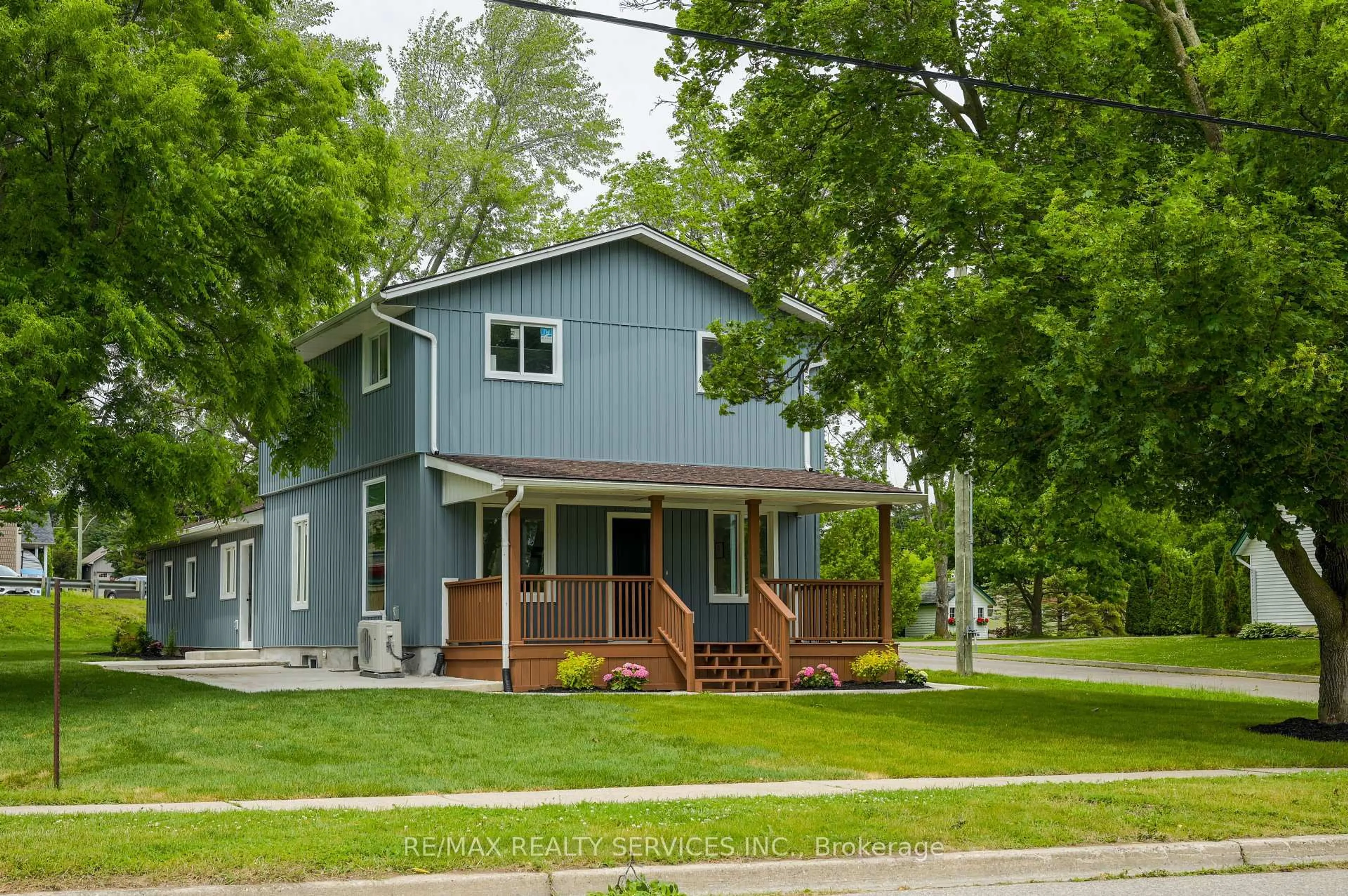 Home with vinyl exterior material, street for 9 High St, Brant Ontario N0E 1N0