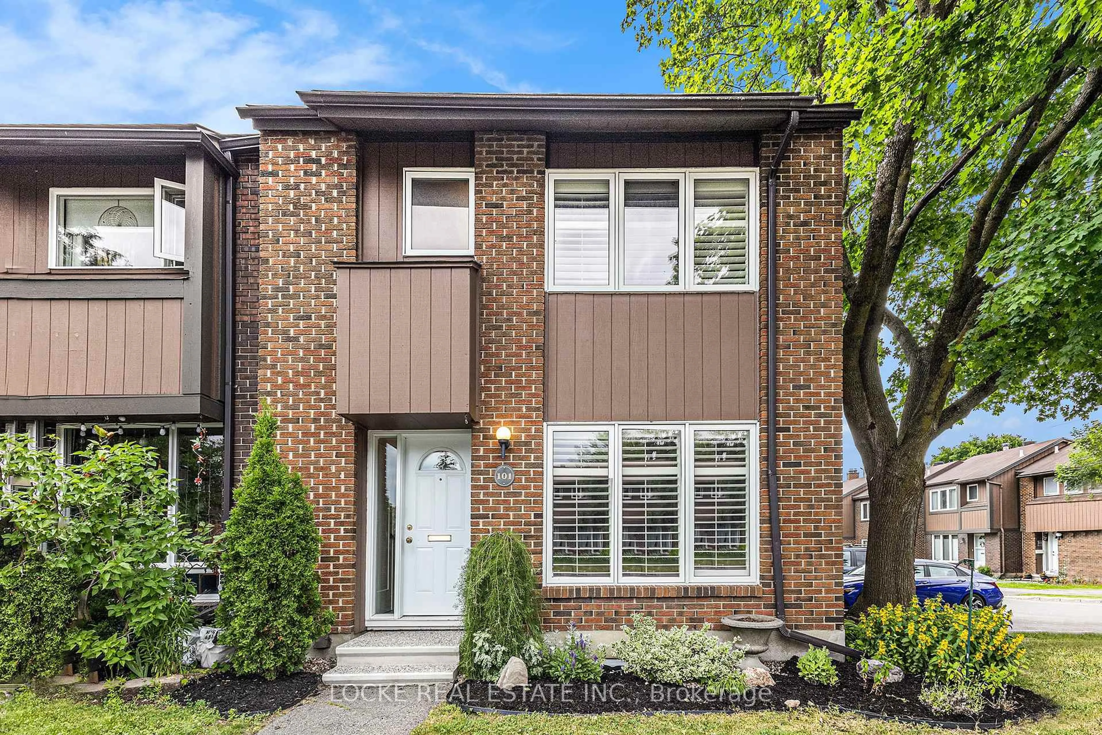 Home with brick exterior material, street for 2111 Montreal Rd #101, Ottawa Ontario K1J 8M8