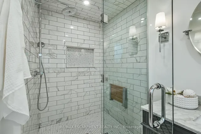 Additional property image - 447 GOLF LINKS Rd