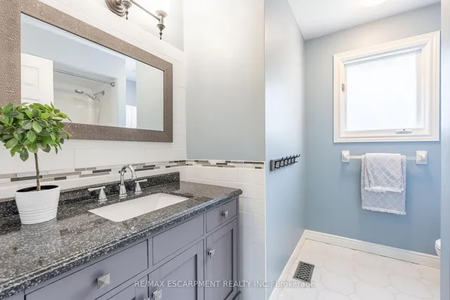 Additional property image - 447 GOLF LINKS Rd