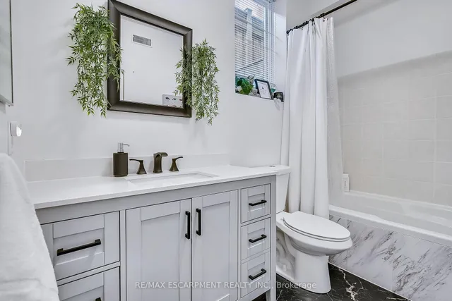 Additional property image - 447 GOLF LINKS Rd