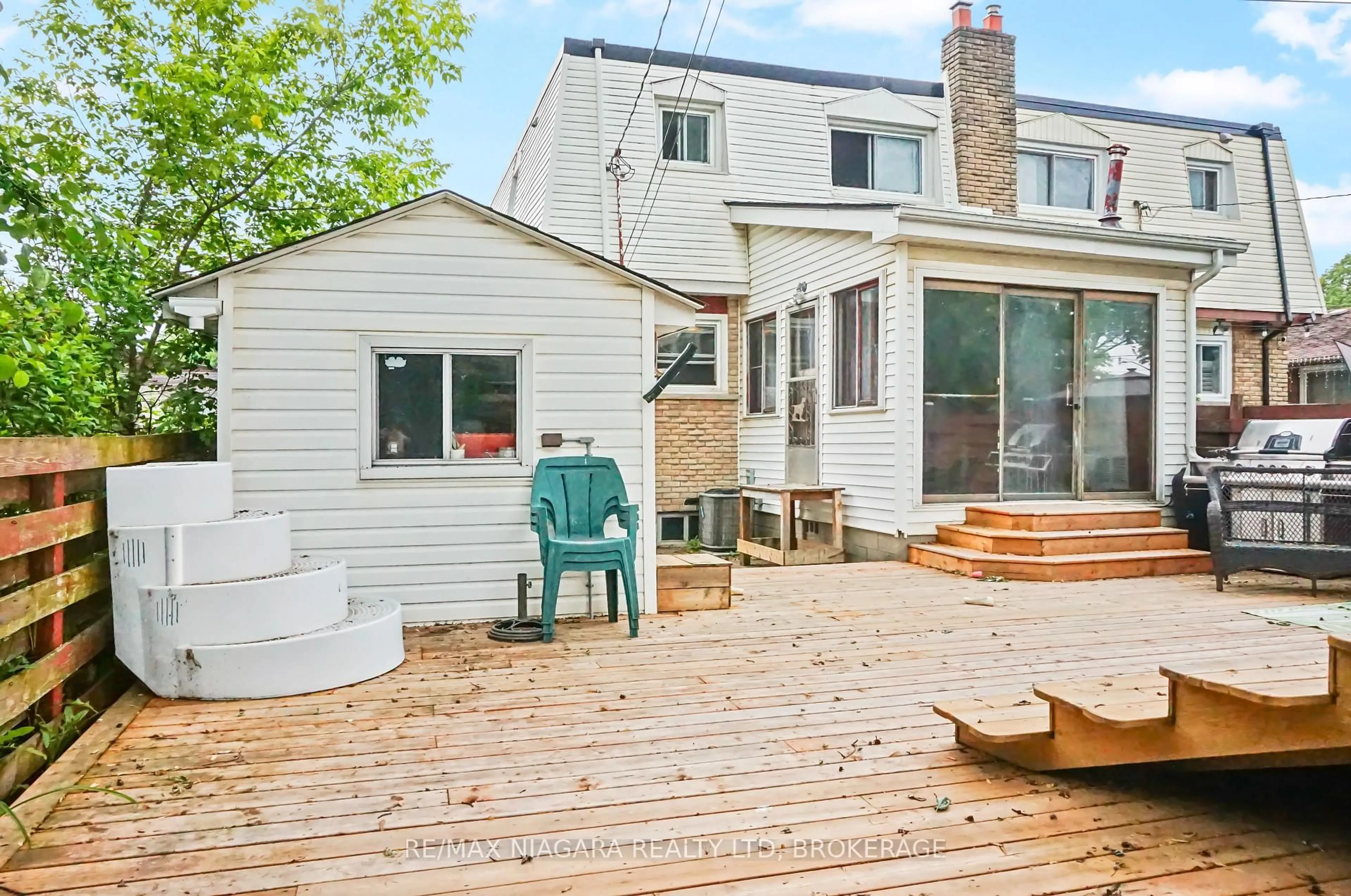 Patio, street for 8452 Breadner Cres, Niagara Falls Ontario L2G 6N5