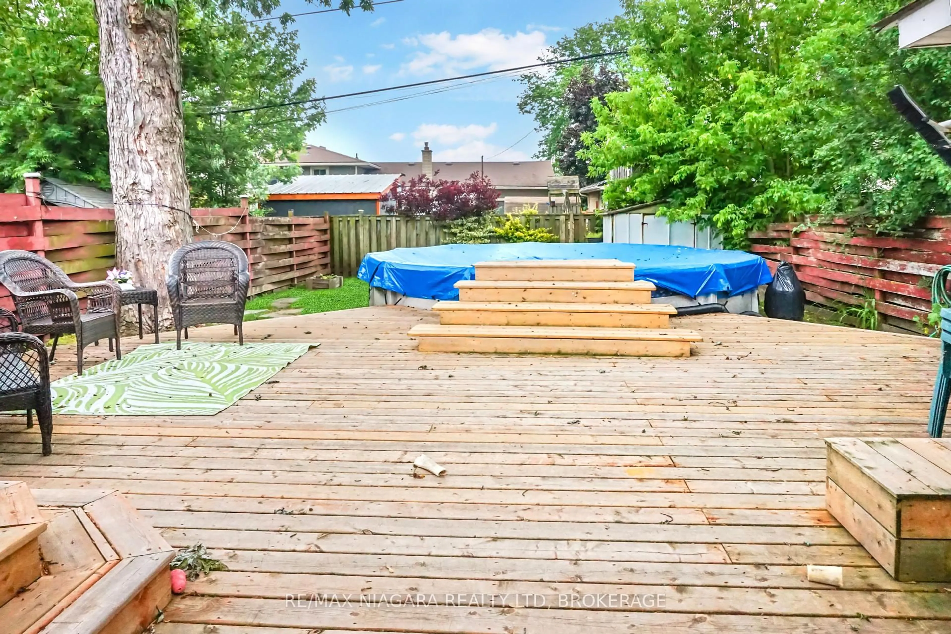 Patio, water/lake/river/ocean view for 8452 Breadner Cres, Niagara Falls Ontario L2G 6N5