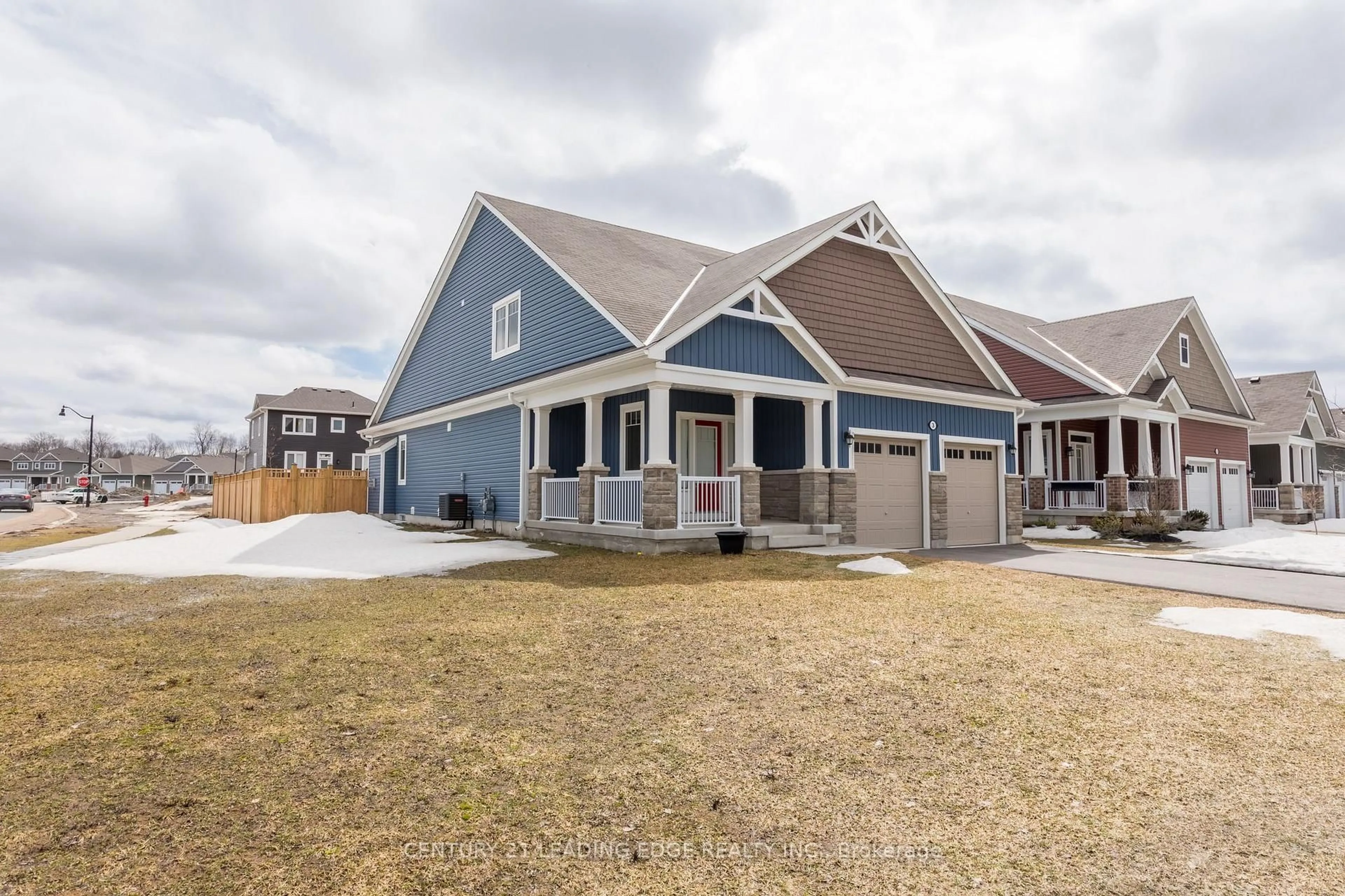 Home with vinyl exterior material, street for 3 Hunter Pl, Bracebridge Ontario P1L 0A9